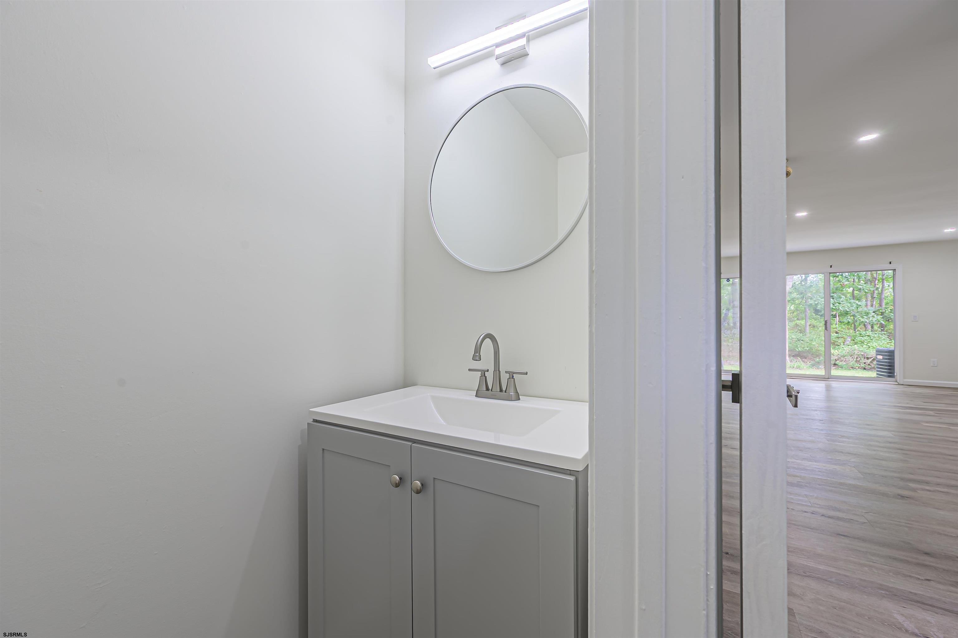 9 Seneca Dr Dr - Picture 3