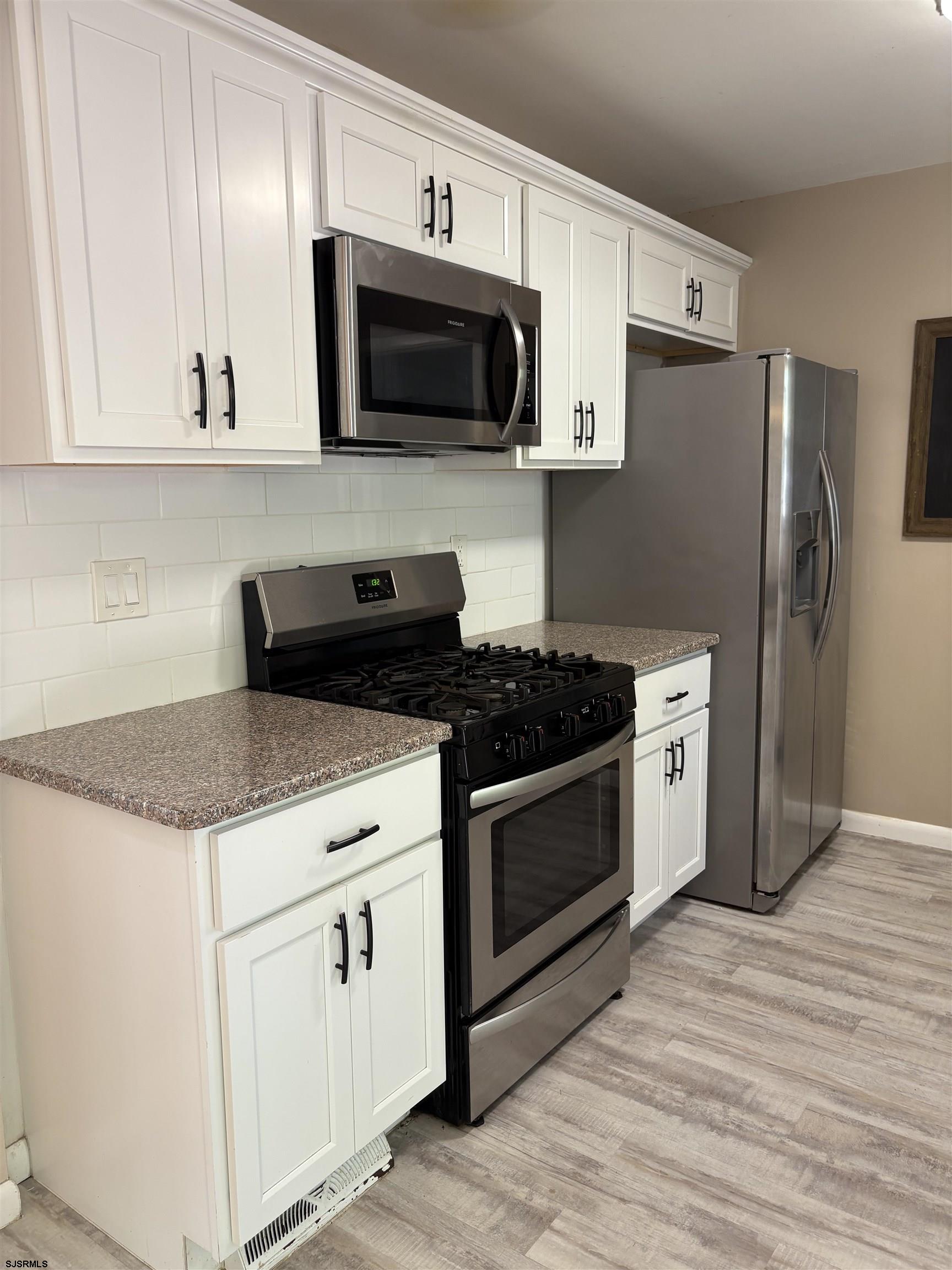 405 Park Ln - Picture 3