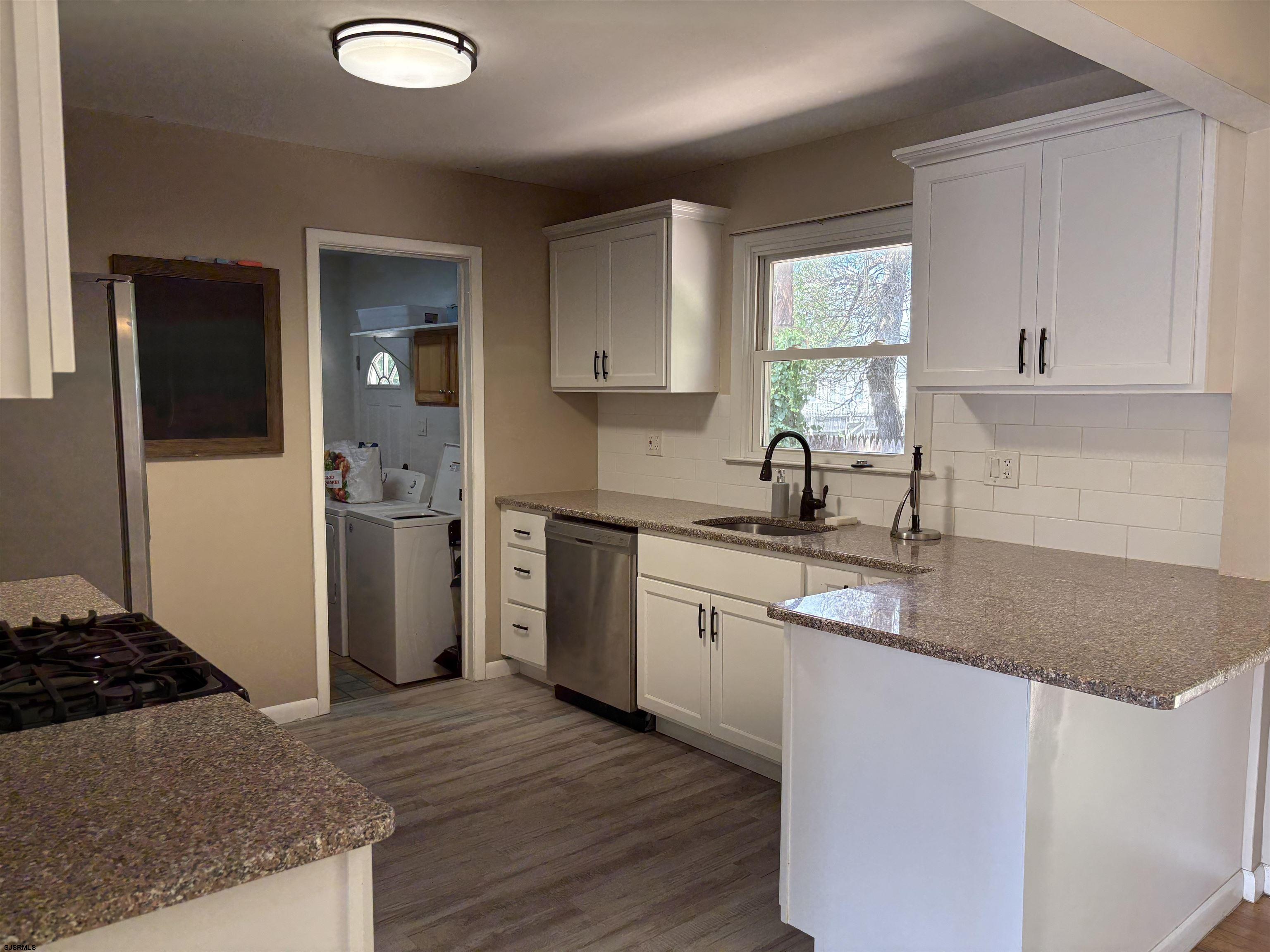 405 Park Ln - Picture 4