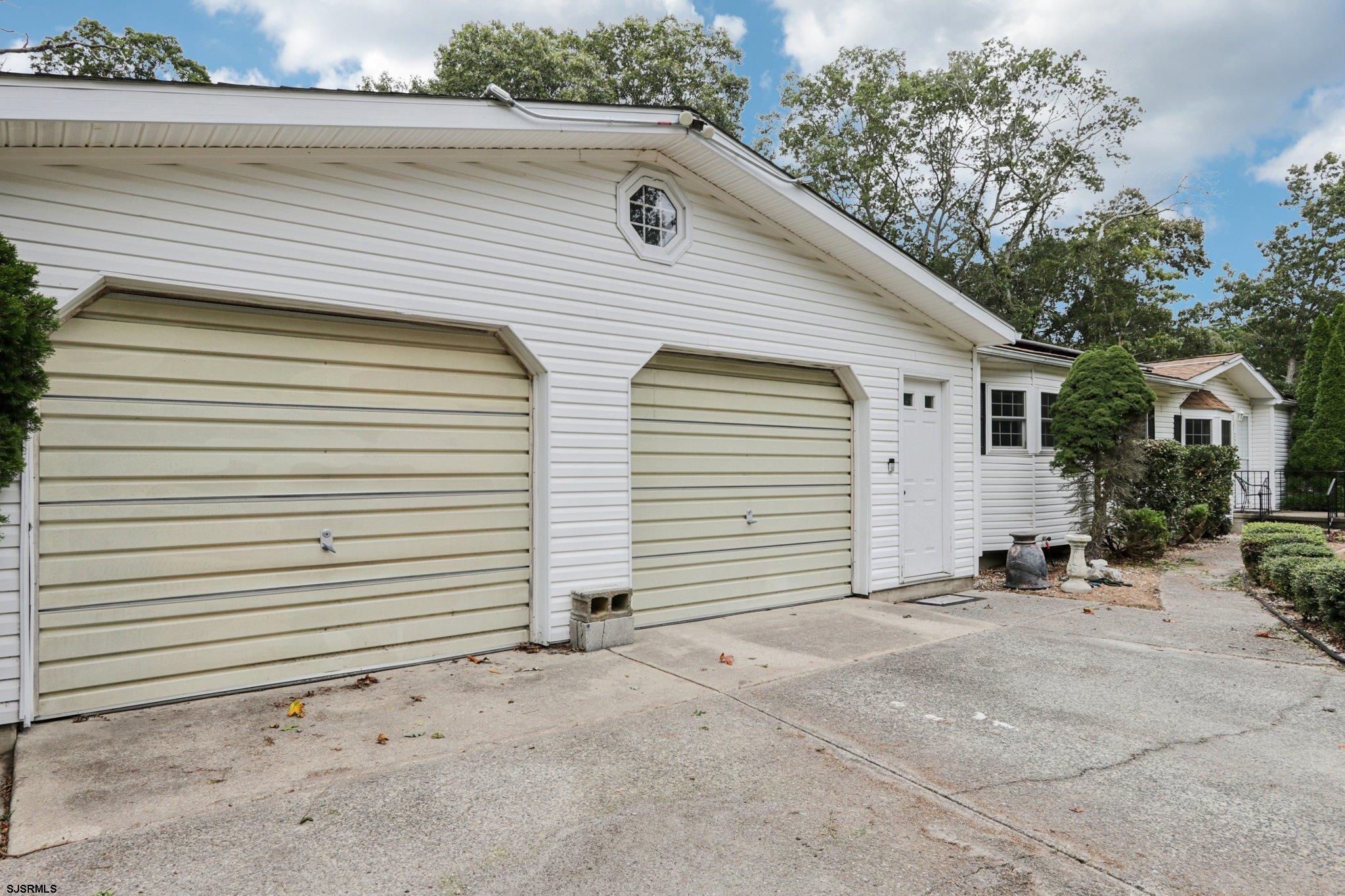 399 Upland Avenue - Picture 3