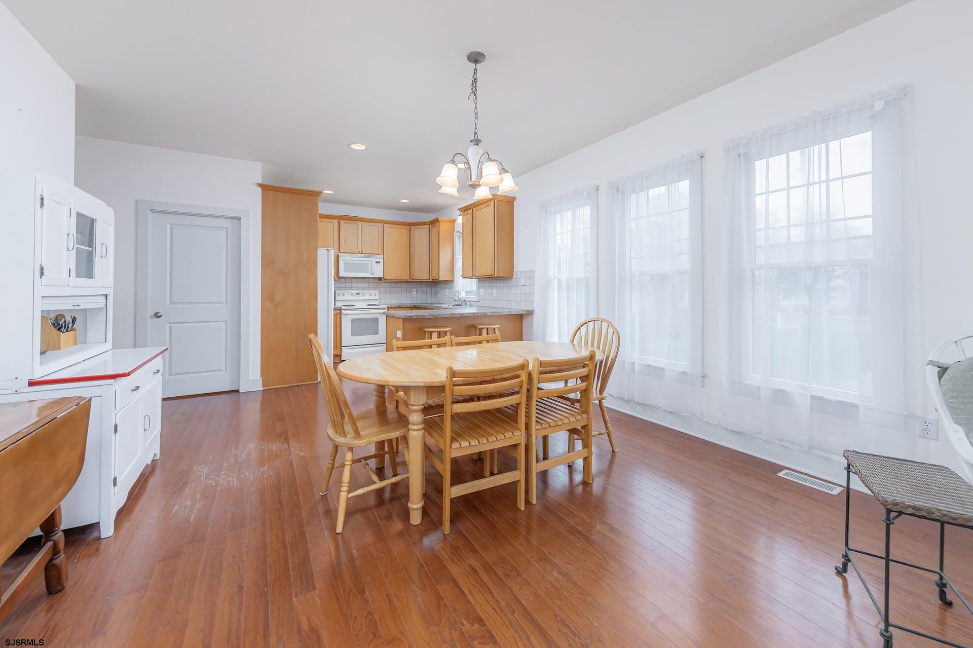 3 N Vassar Sq Square