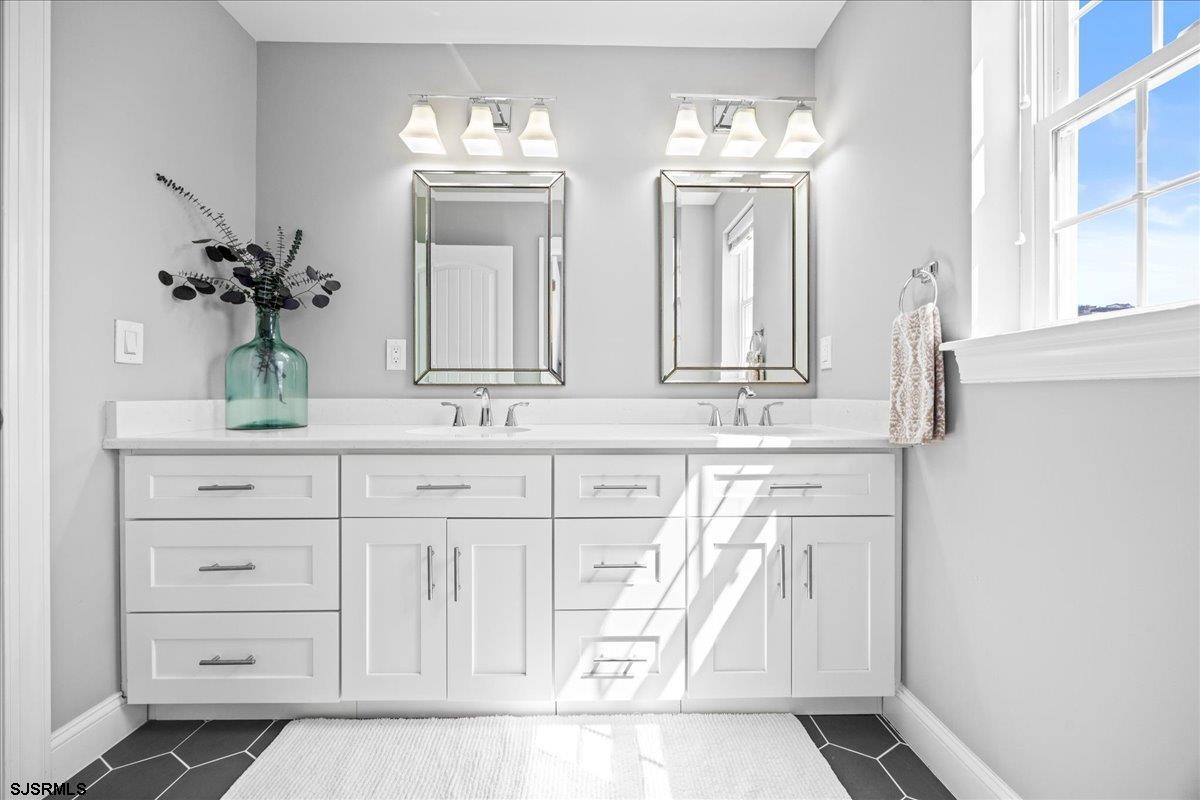 1A N Nashville Avenue