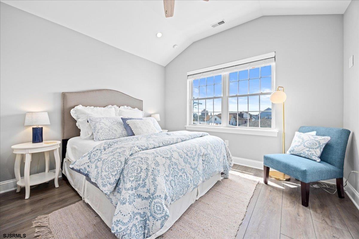 1A N Nashville Avenue