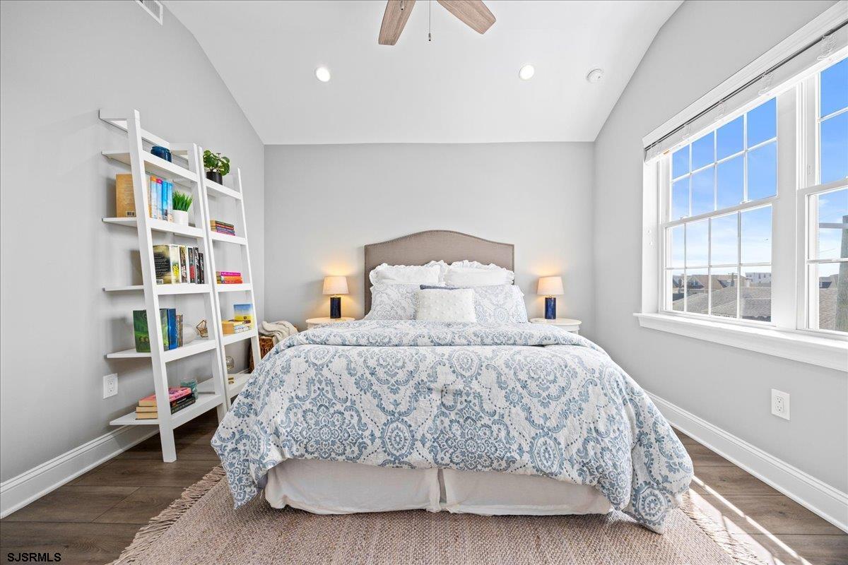 1A N Nashville Avenue