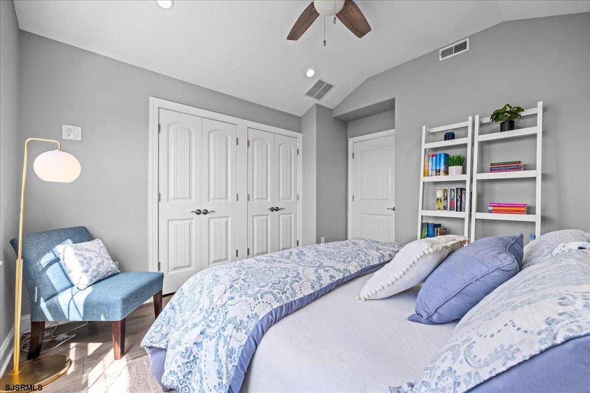 1A N Nashville Avenue