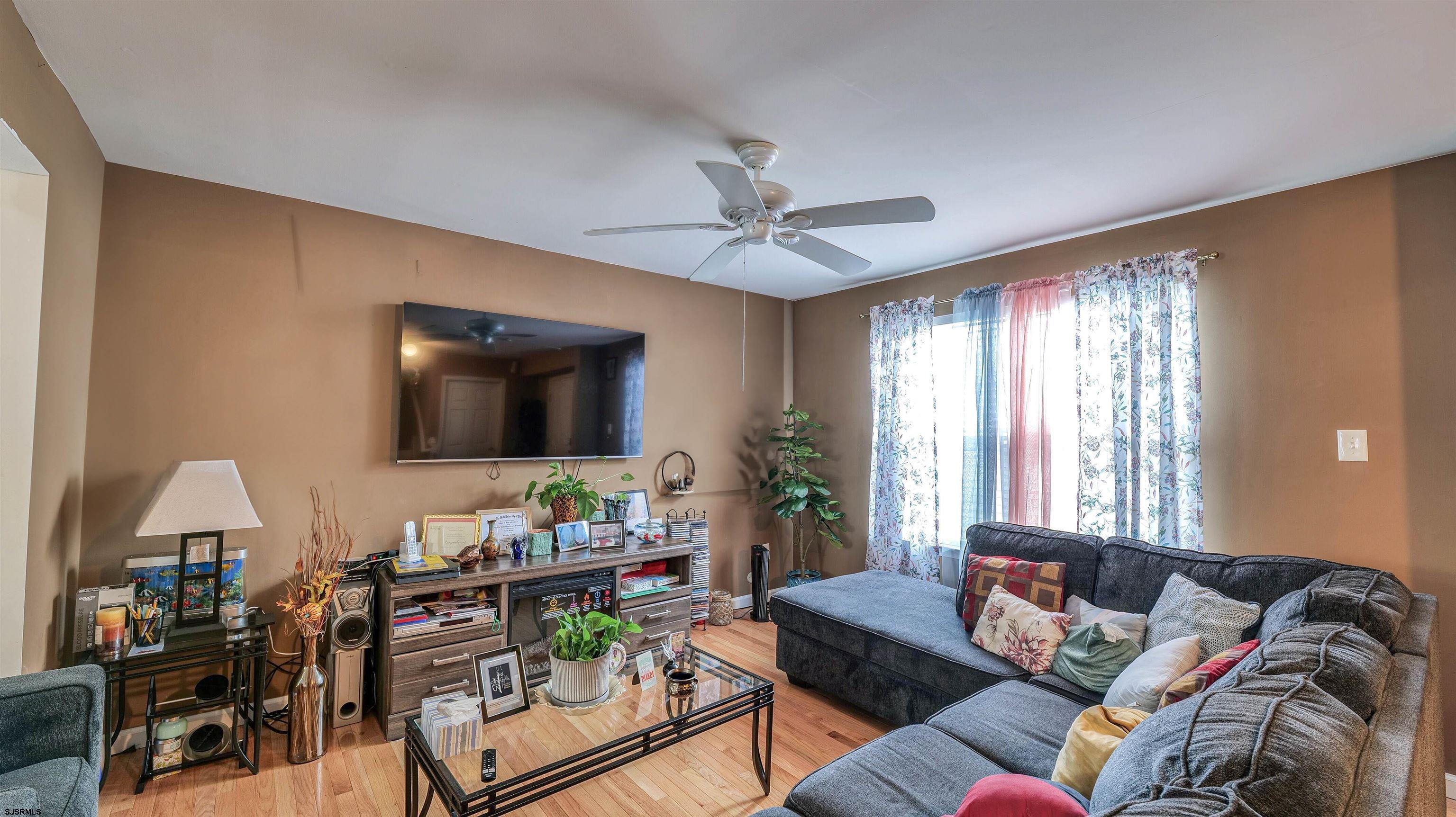 20 Crestwood Cir - Picture 3