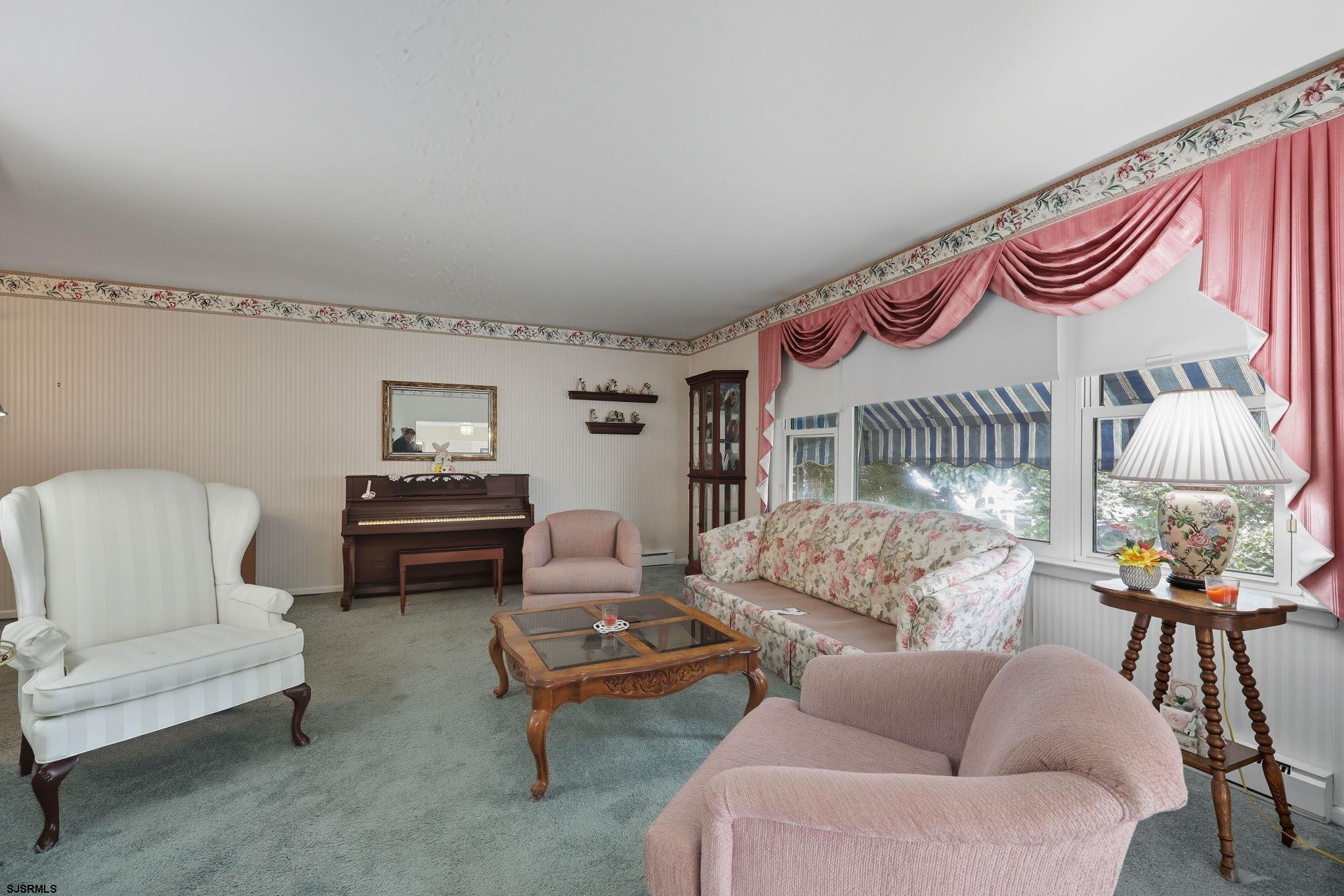 507 N Douglas Avenue - Picture 2