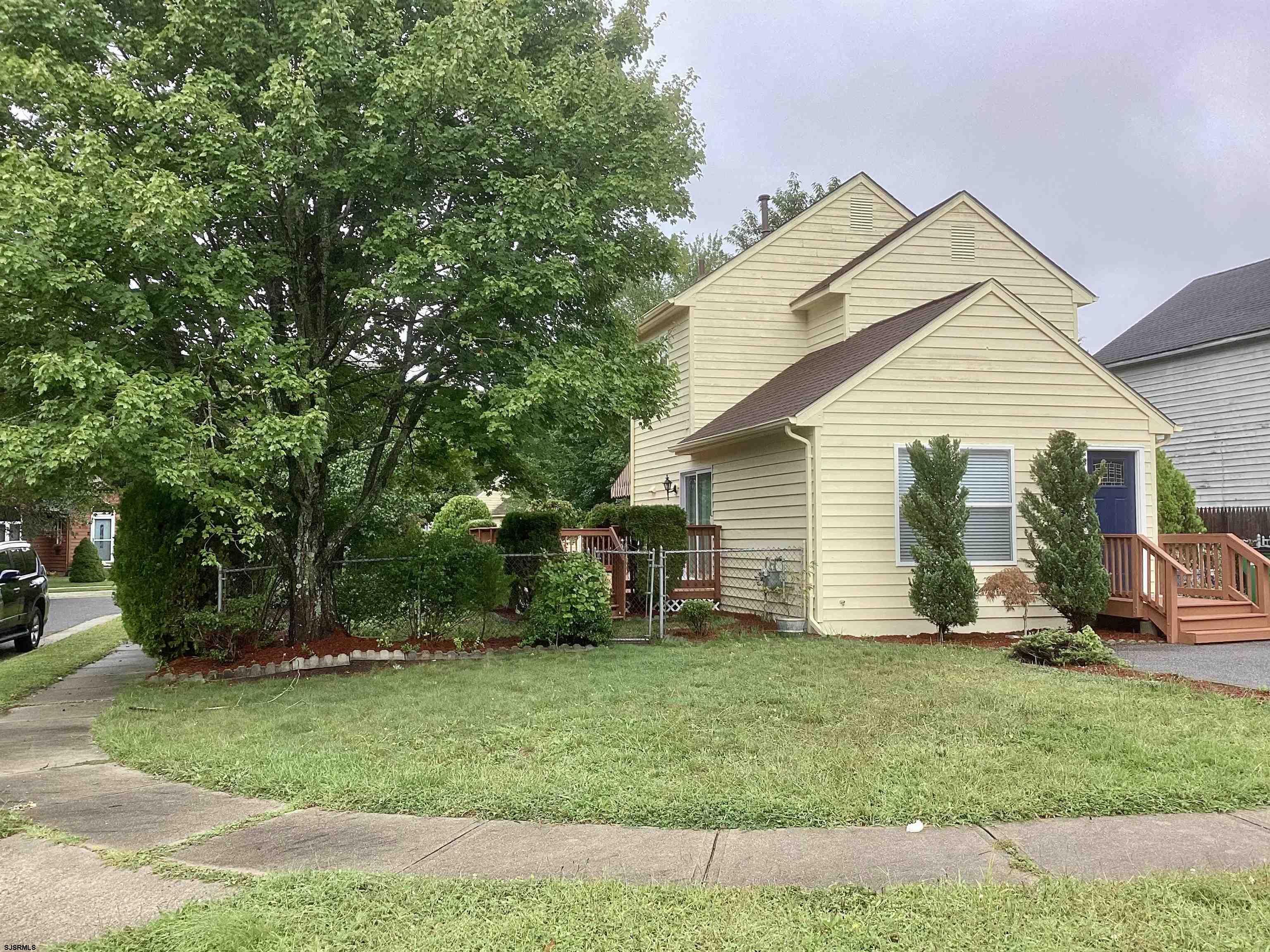 121 Constitution Dr - Picture 1