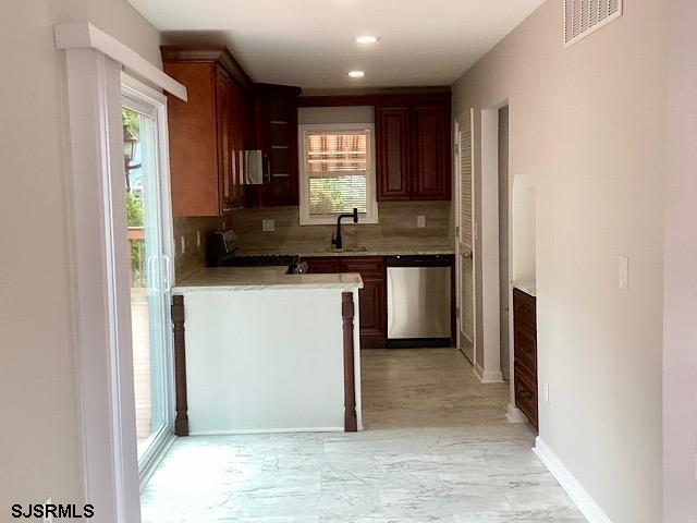 121 Constitution Dr