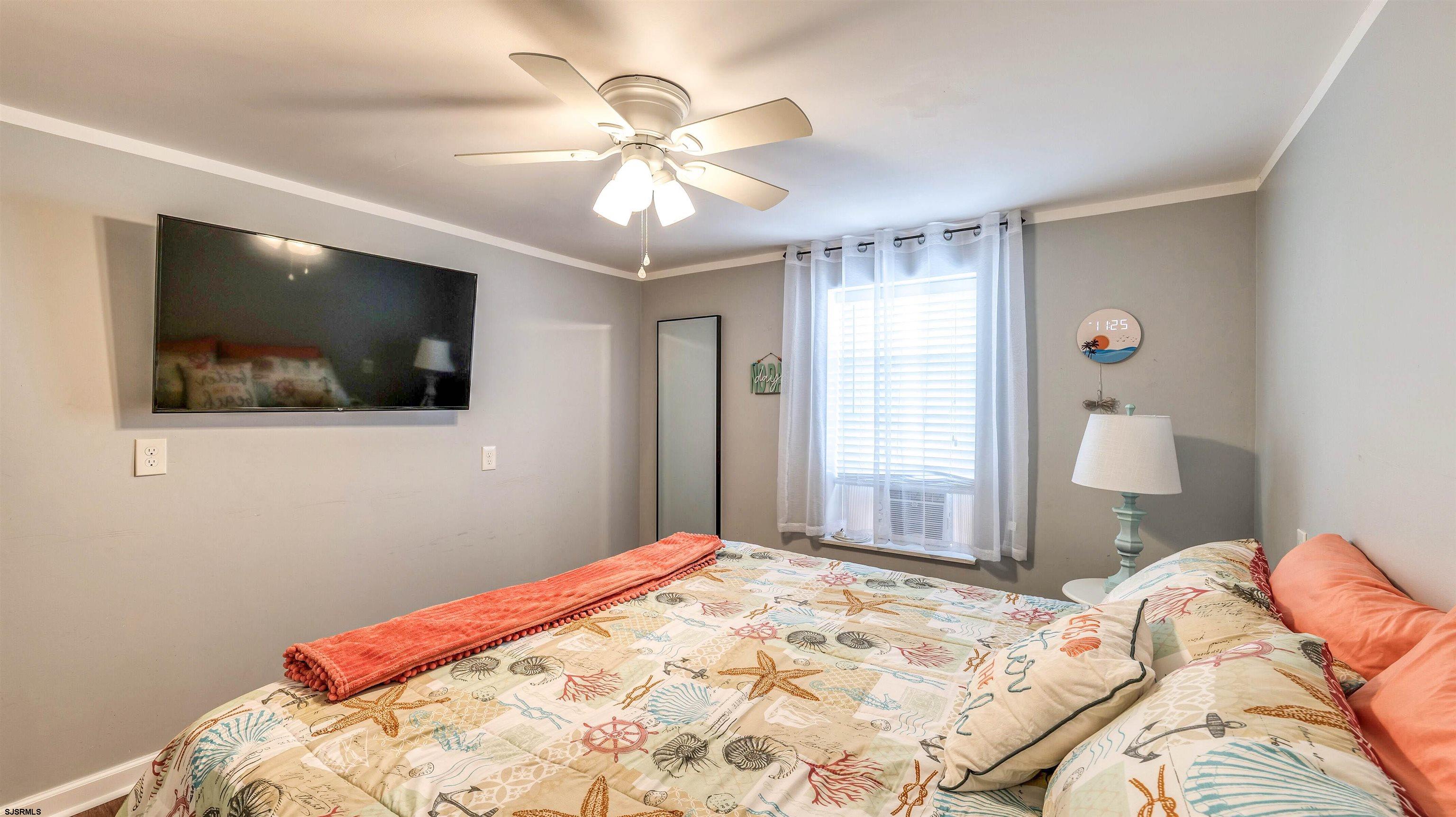 200 N Sacramento Avenue