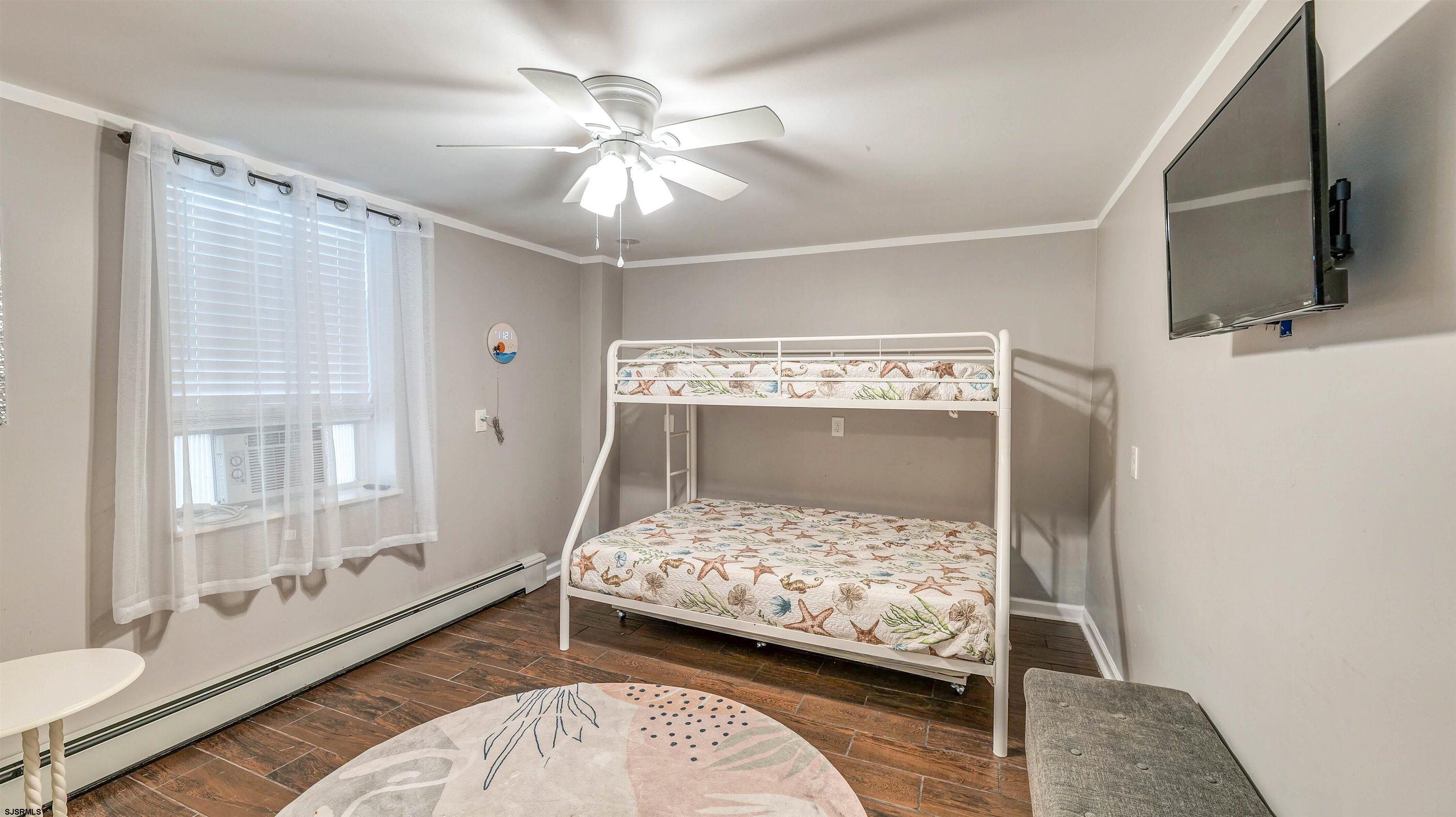 200 N Sacramento Avenue