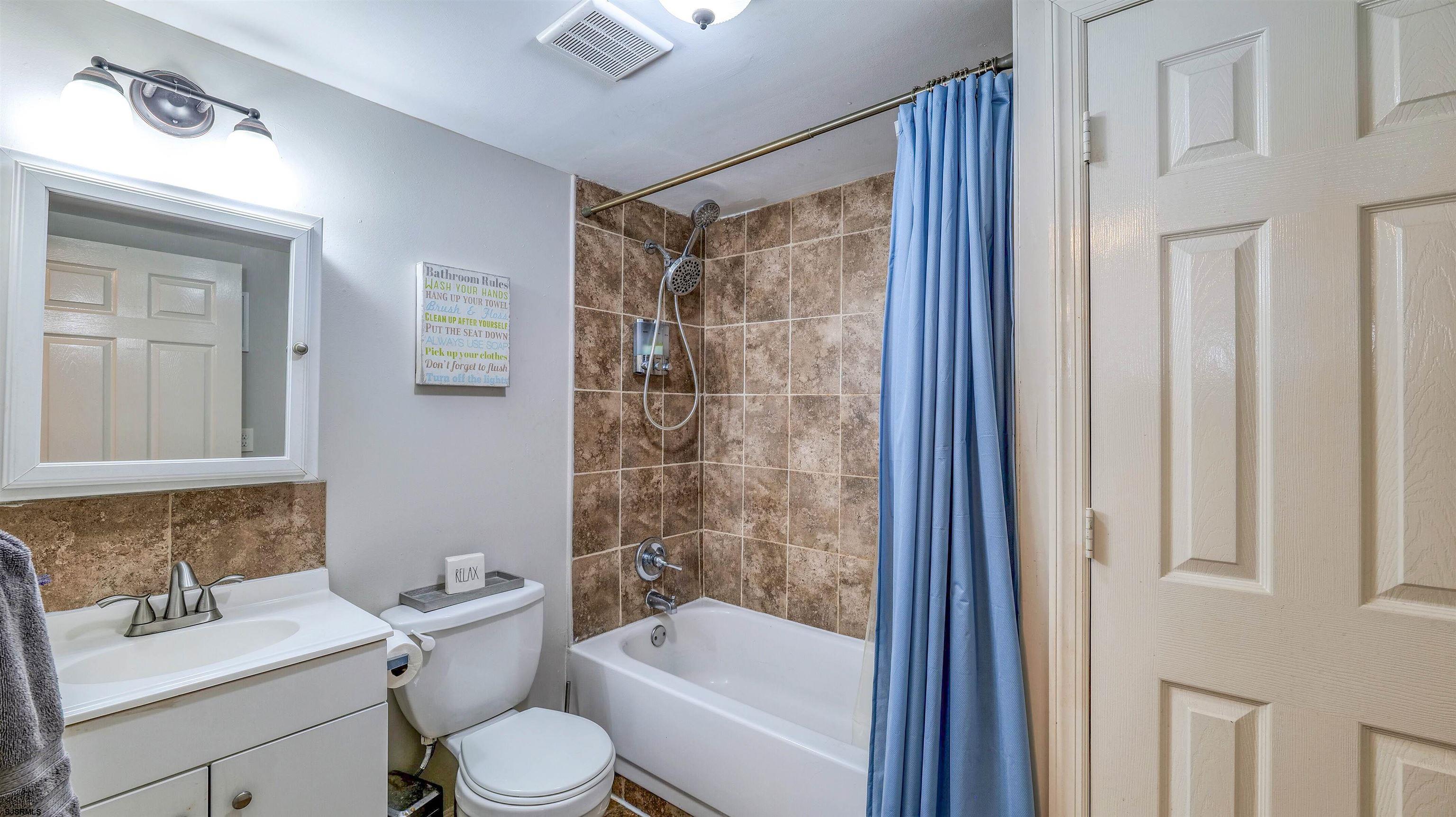 200 N Sacramento Avenue