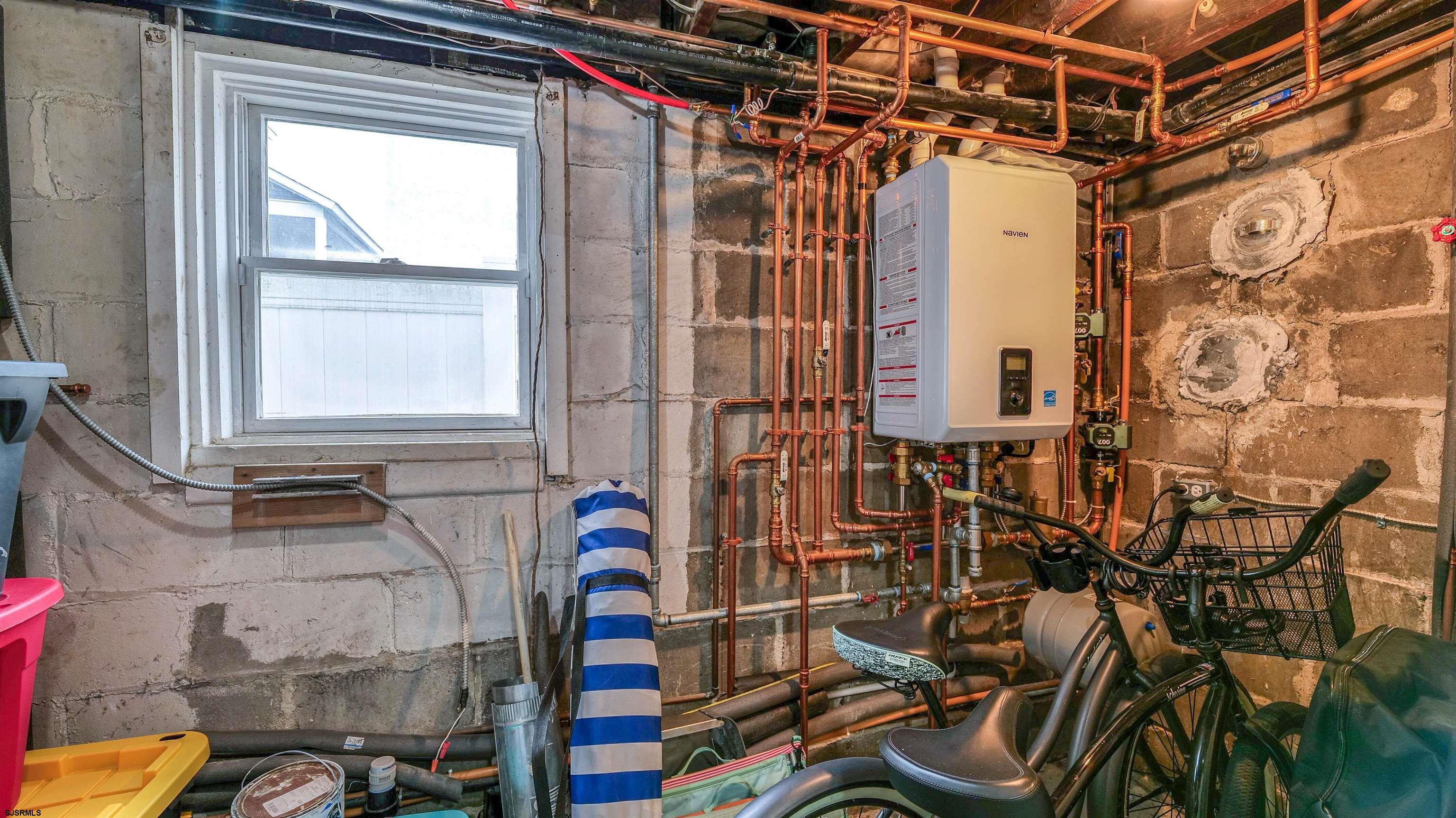 200 N Sacramento Avenue