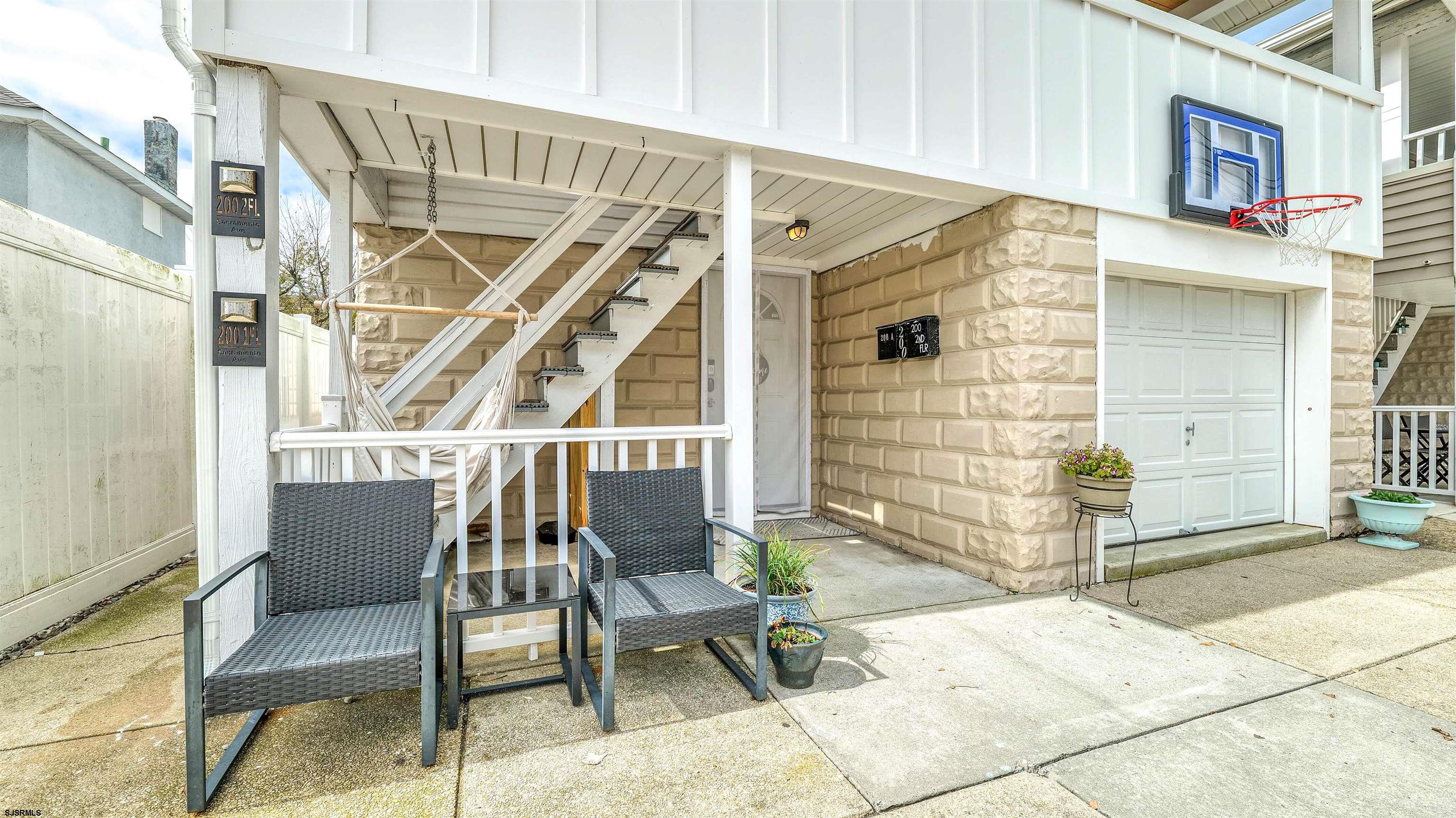 200 N Sacramento Avenue