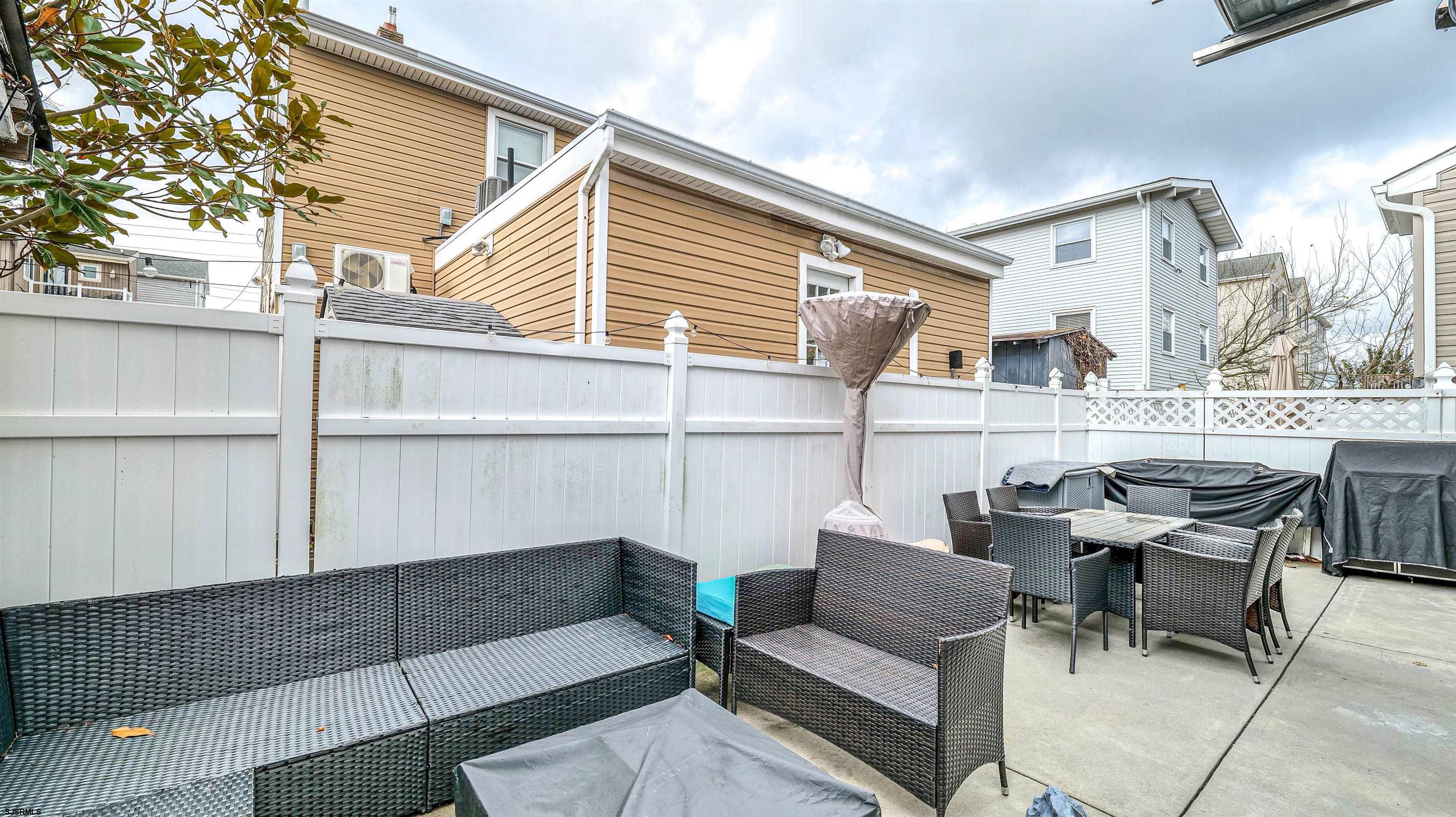 200 N Sacramento Avenue