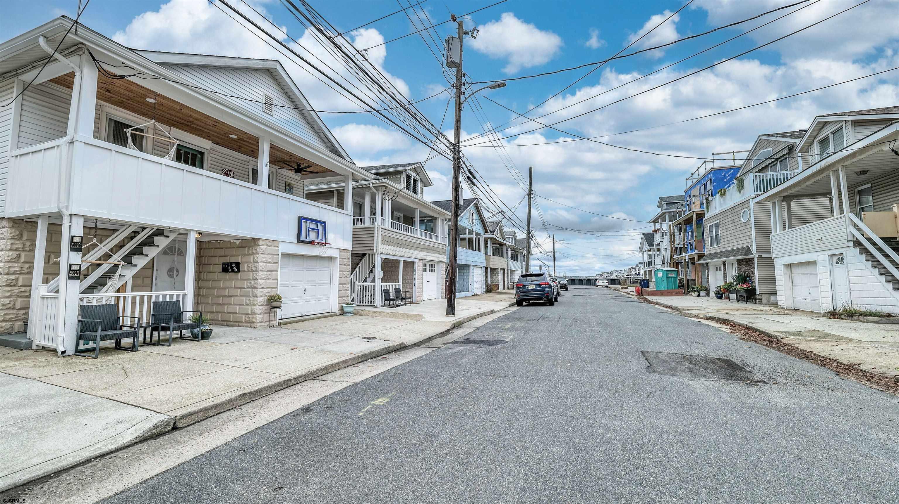 200 N Sacramento Avenue