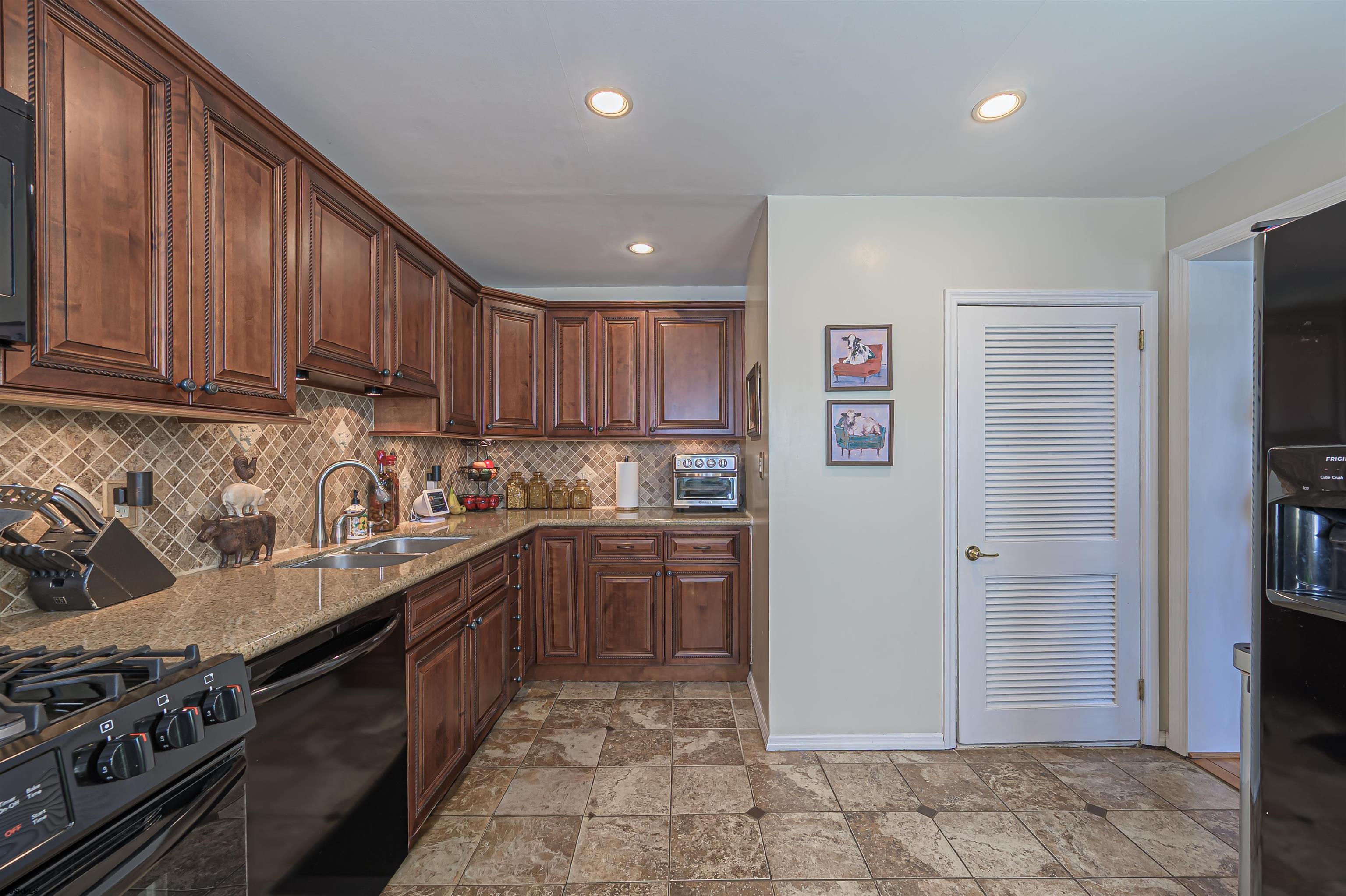 348 N Connecticut Avenue