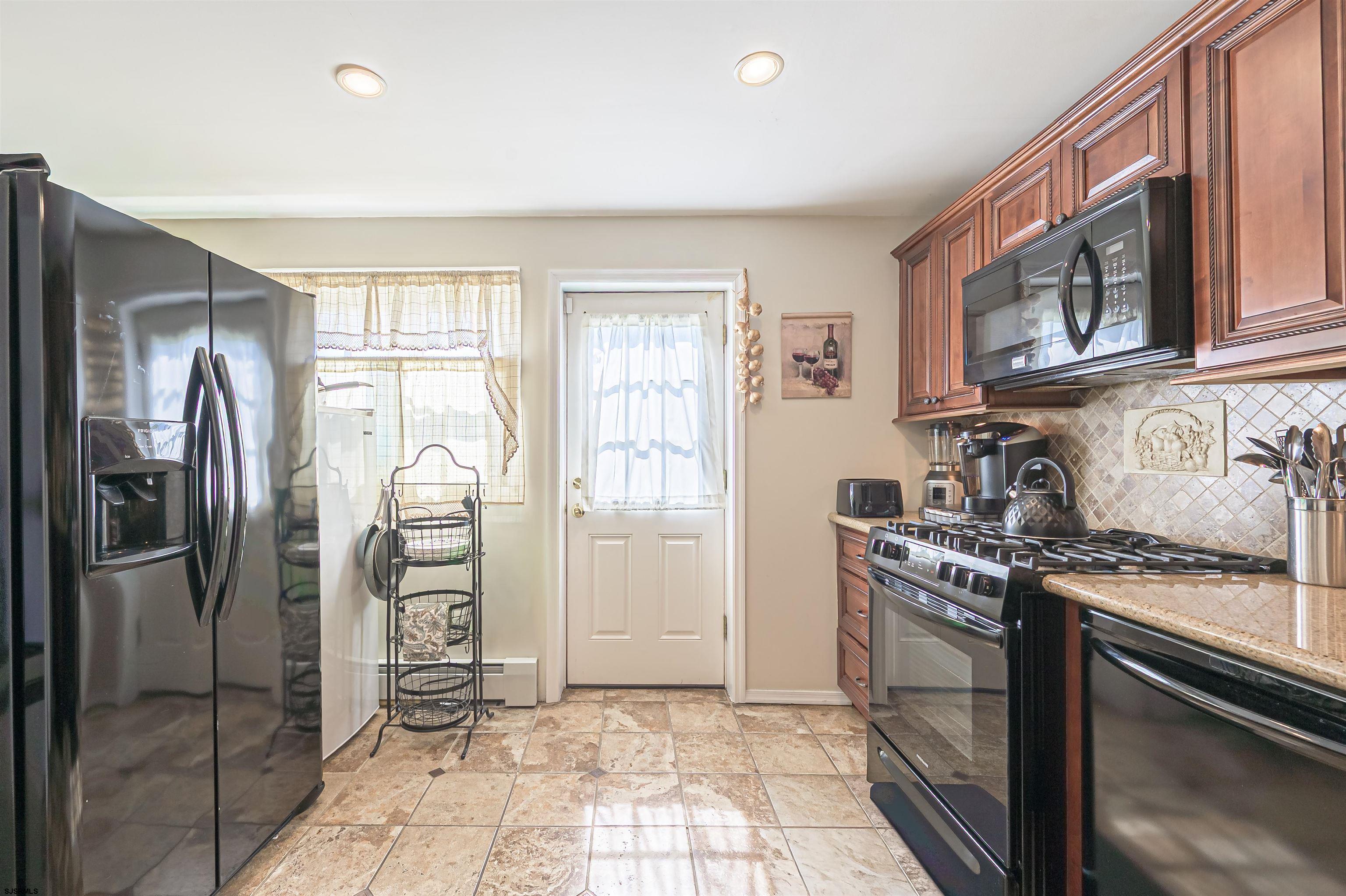 348 N Connecticut Avenue