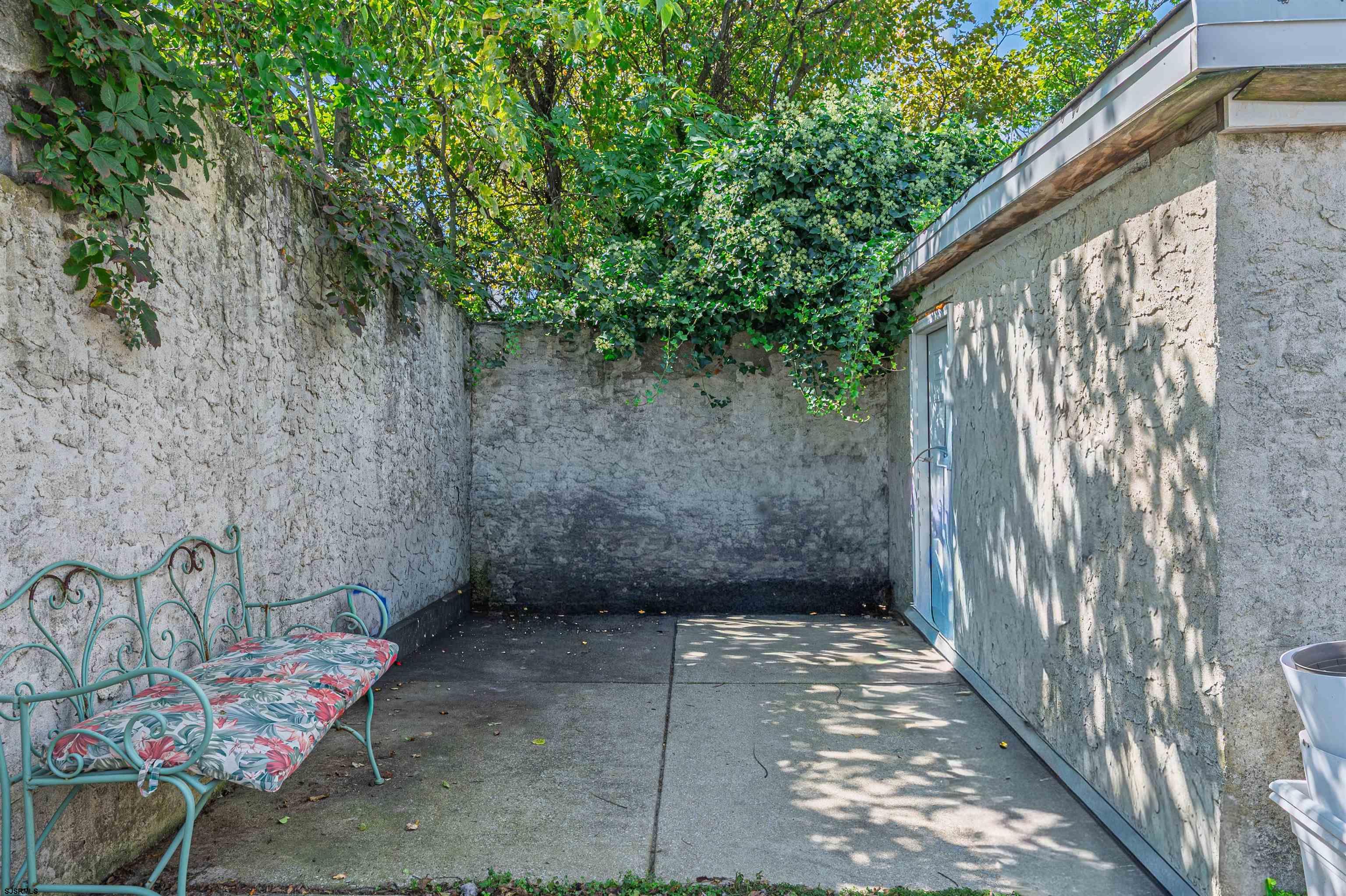 348 N Connecticut Avenue