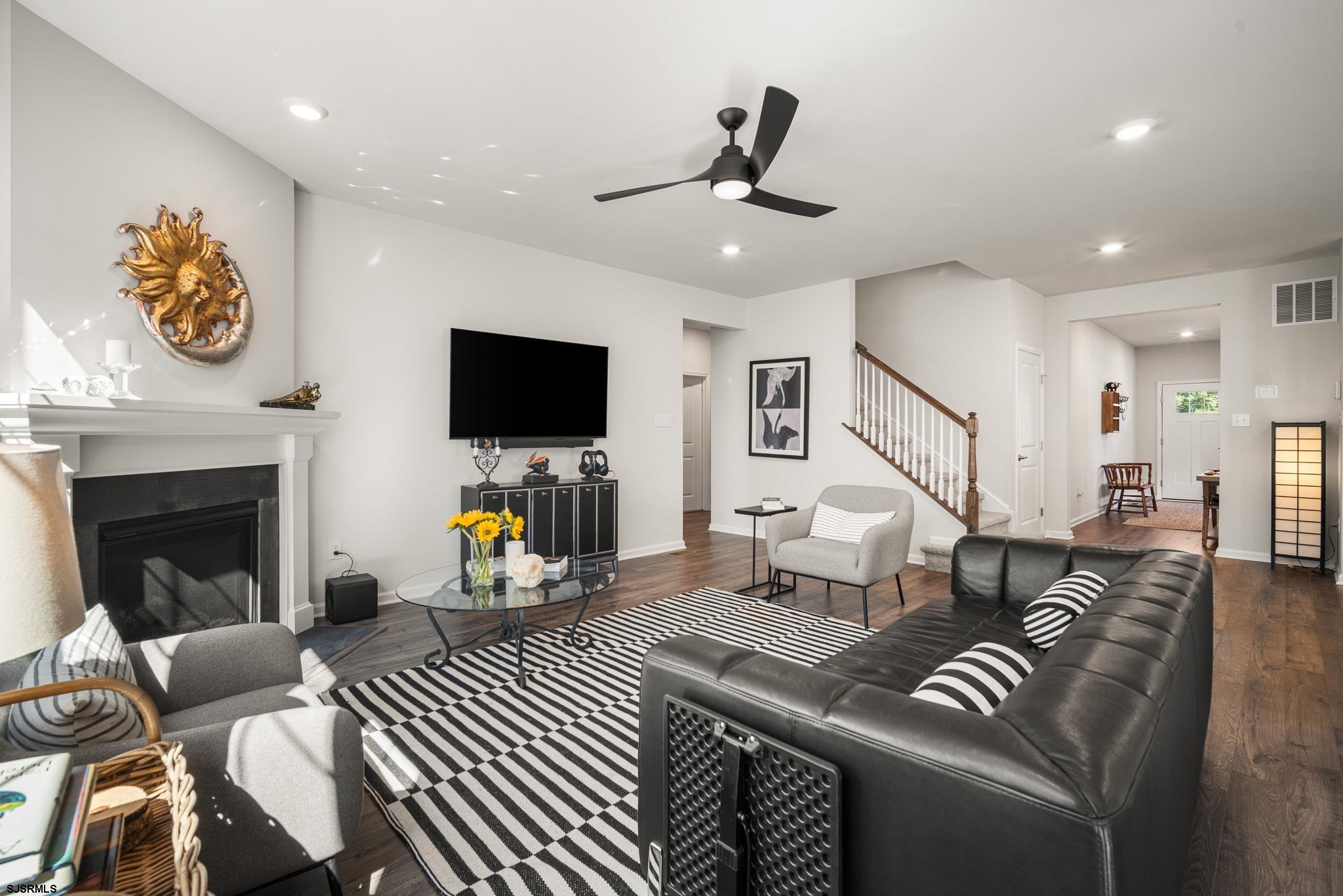145 Laquinta Dr
