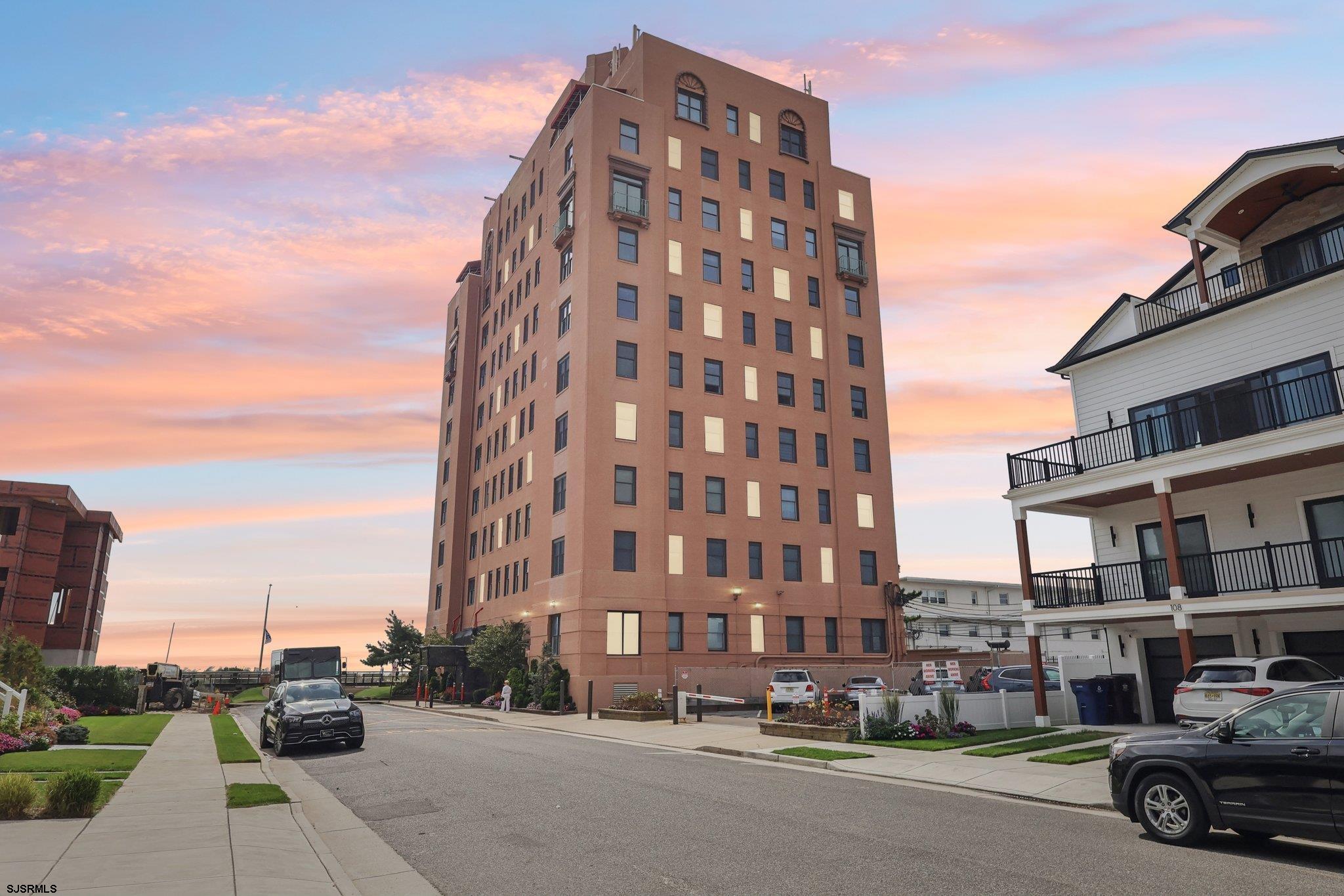 112 S Oxford Avenue - Picture 1