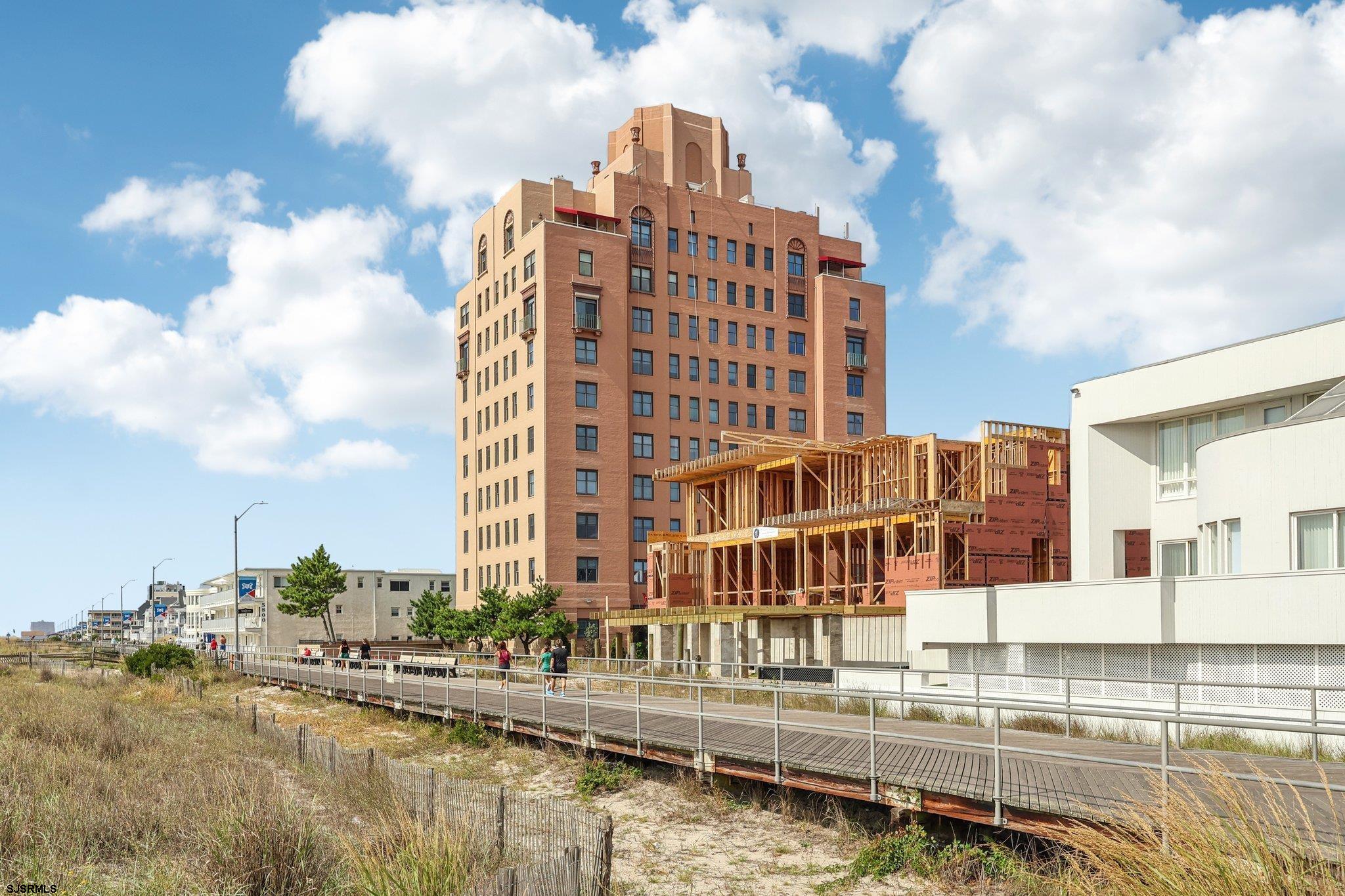 112 S Oxford Avenue - Picture 2