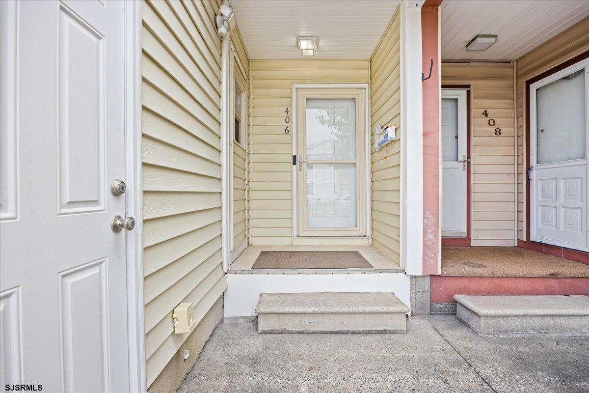 406 Berkshire Dr - Picture 1