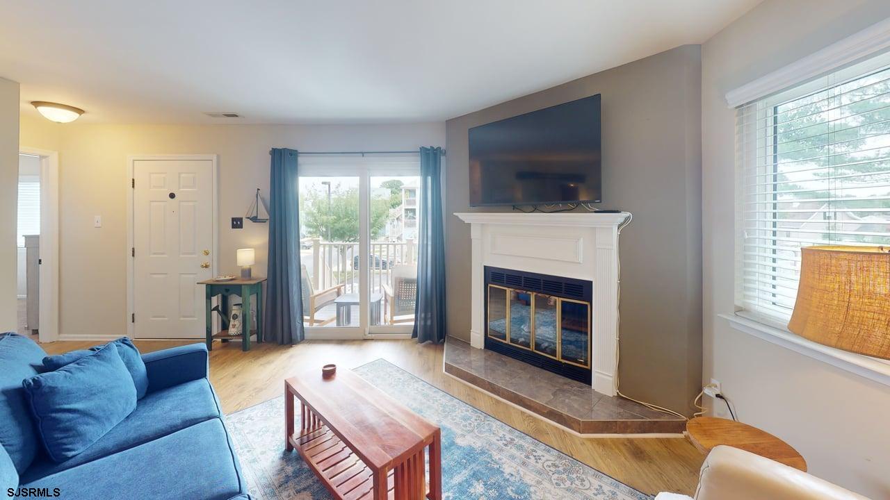 150 W Cedar Avenue