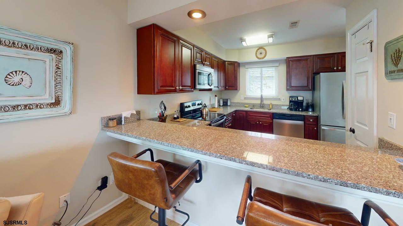 150 W Cedar Avenue