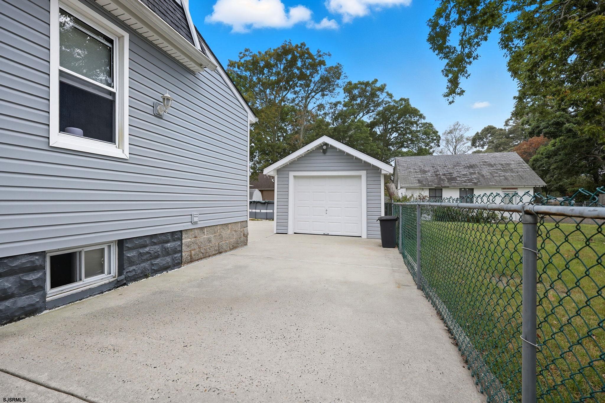 421 Shore Rd - Picture 4