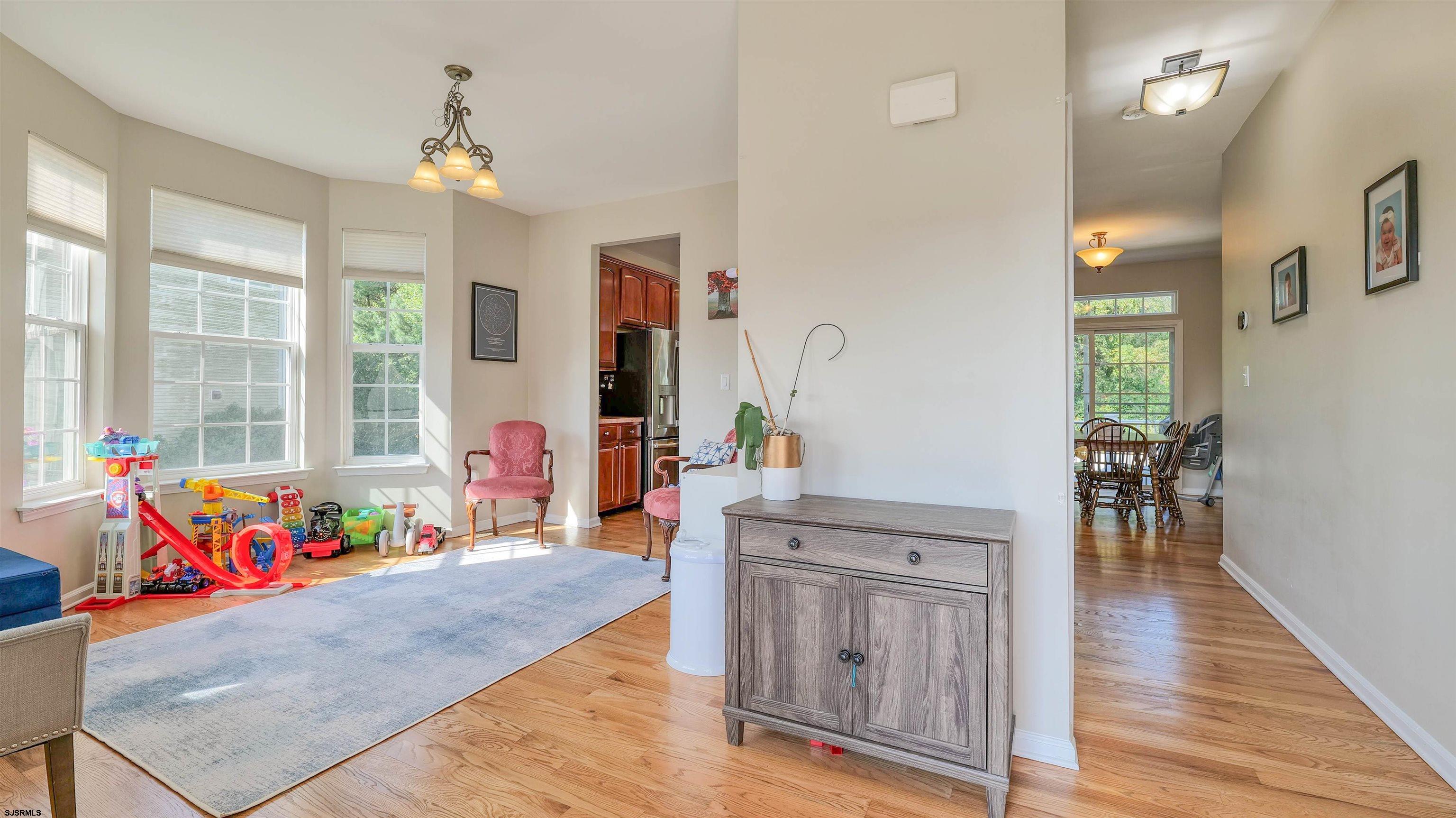 117 Carmel Dr - Picture 4