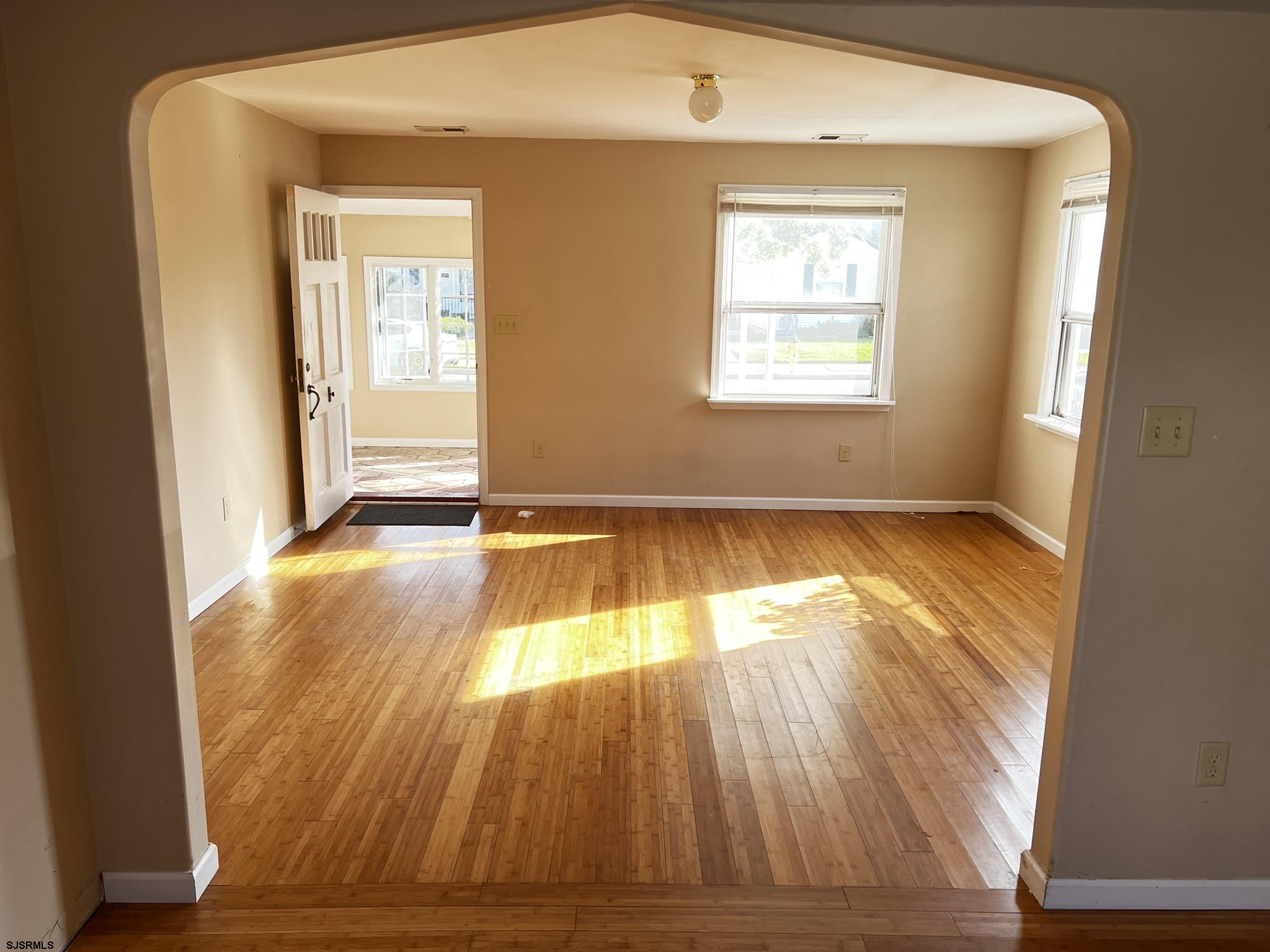218 N Rosborough Avenue - Picture 3