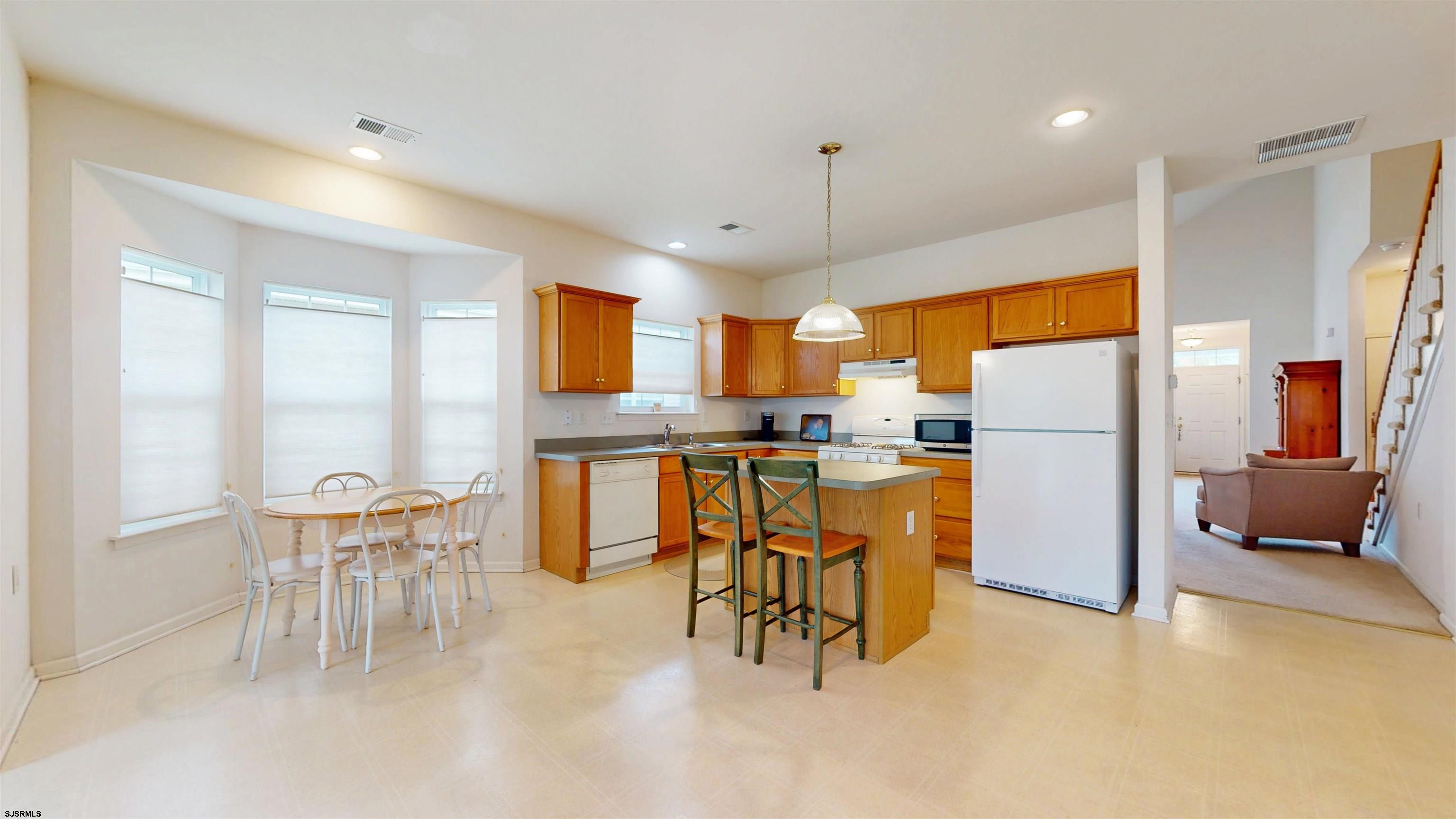61 Burnside Dr - Picture 3