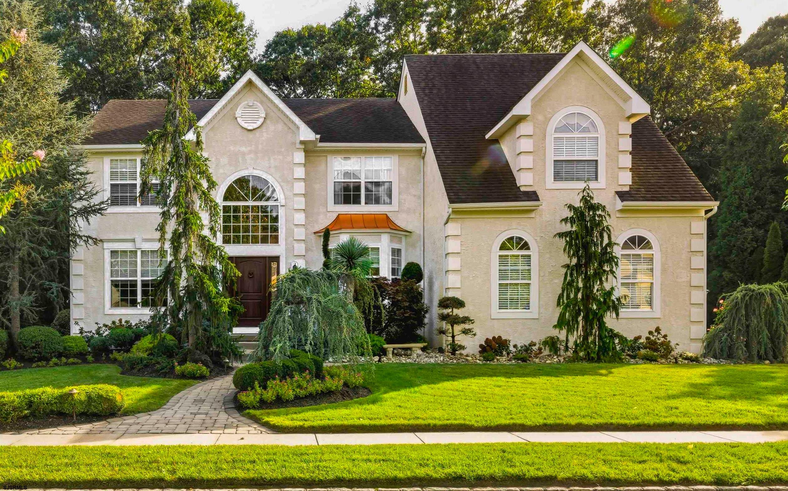 267 CHURCHILL Dr - Picture 1