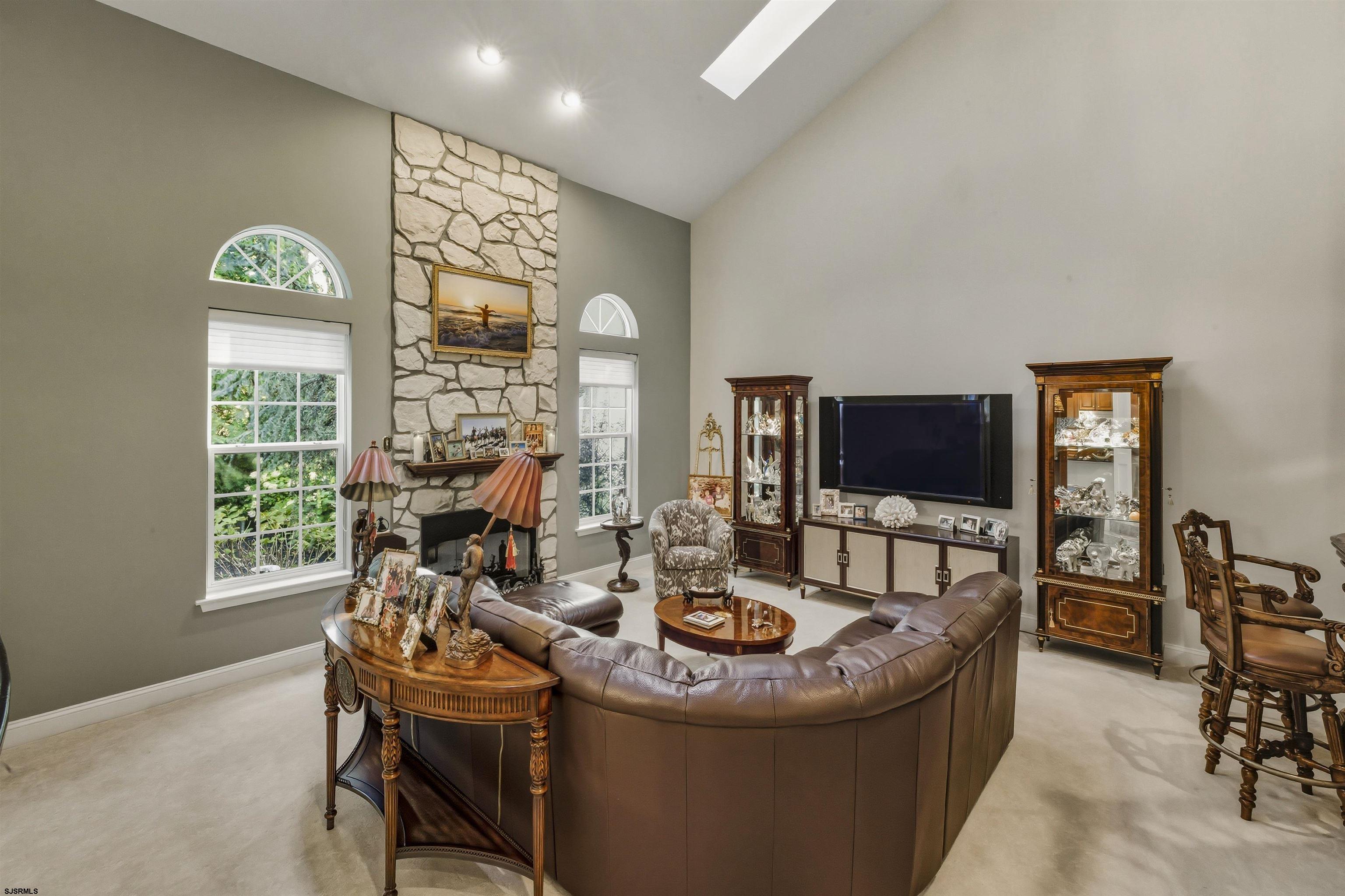 267 CHURCHILL Dr