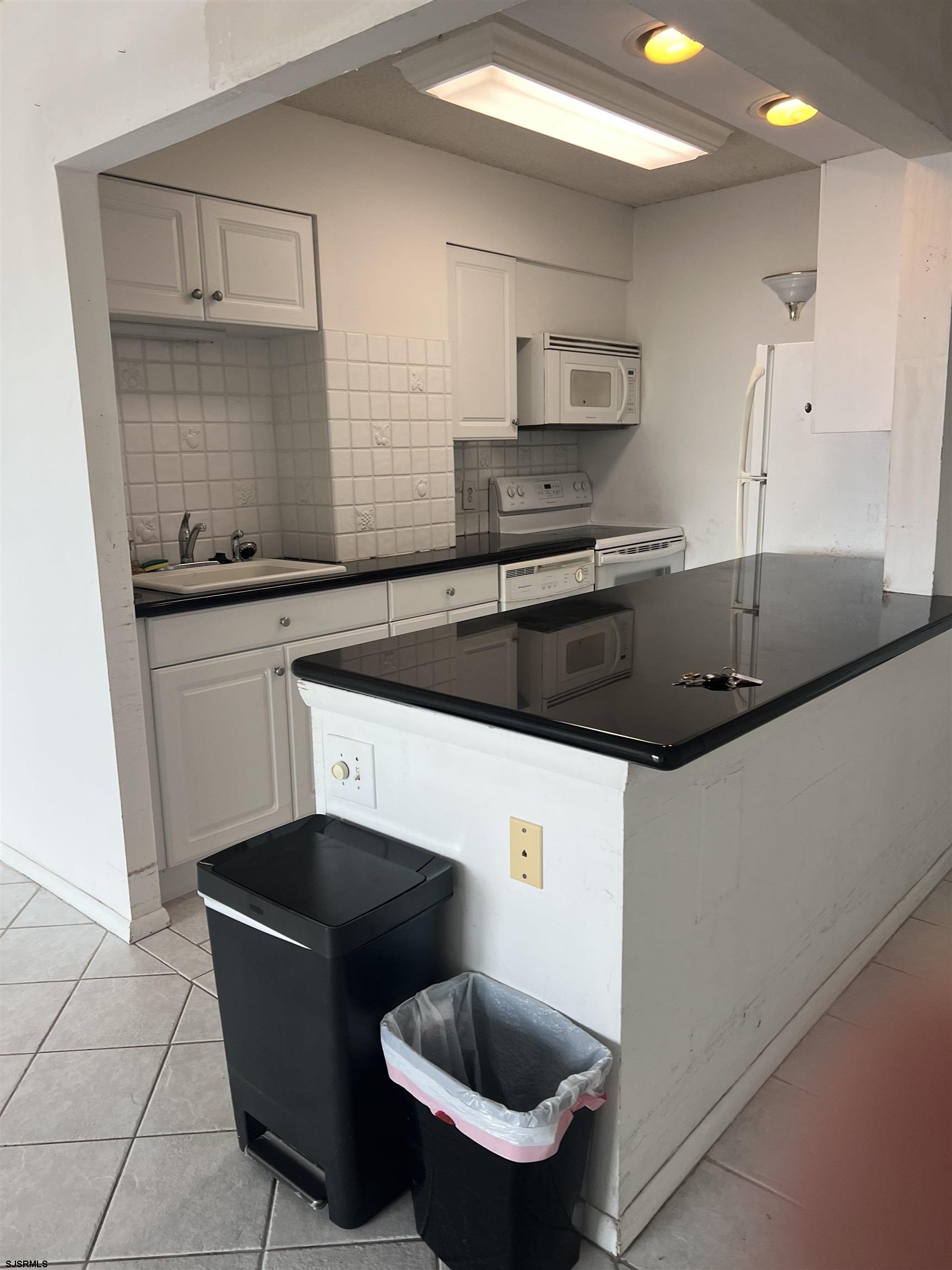 236 N Derby Avenue - Picture 1