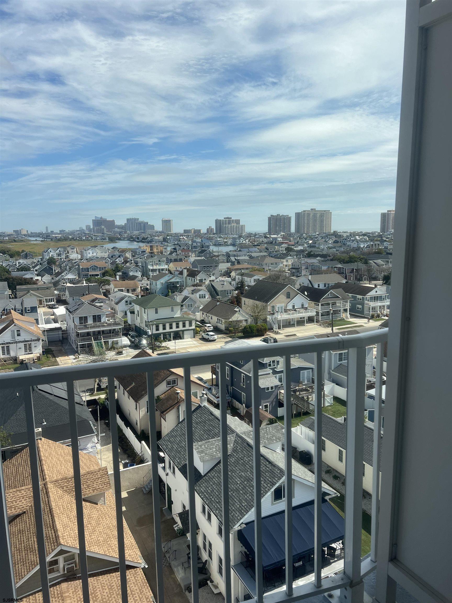 236 N Derby Avenue - Picture 4