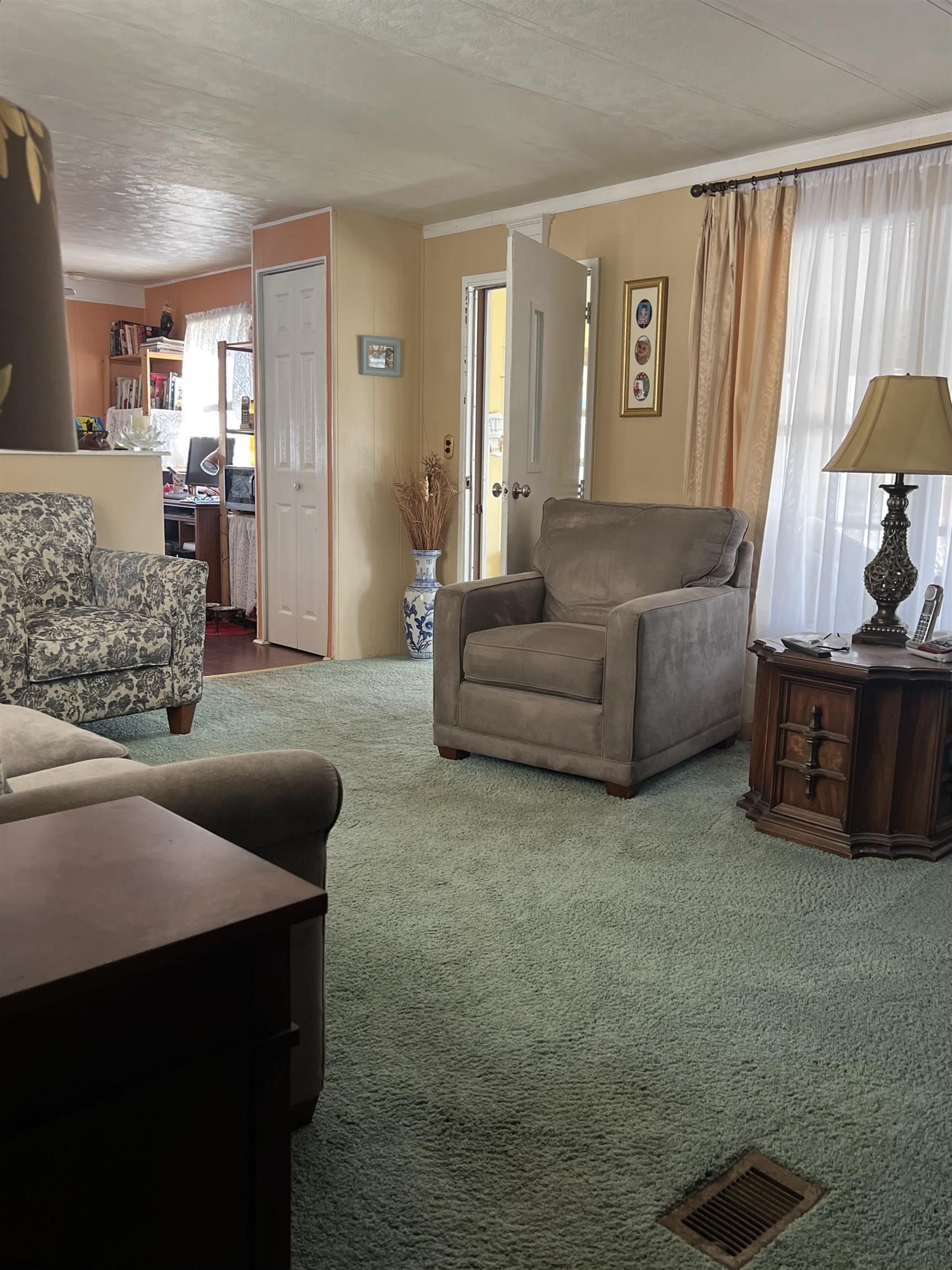 124 Amherst Dr Dr