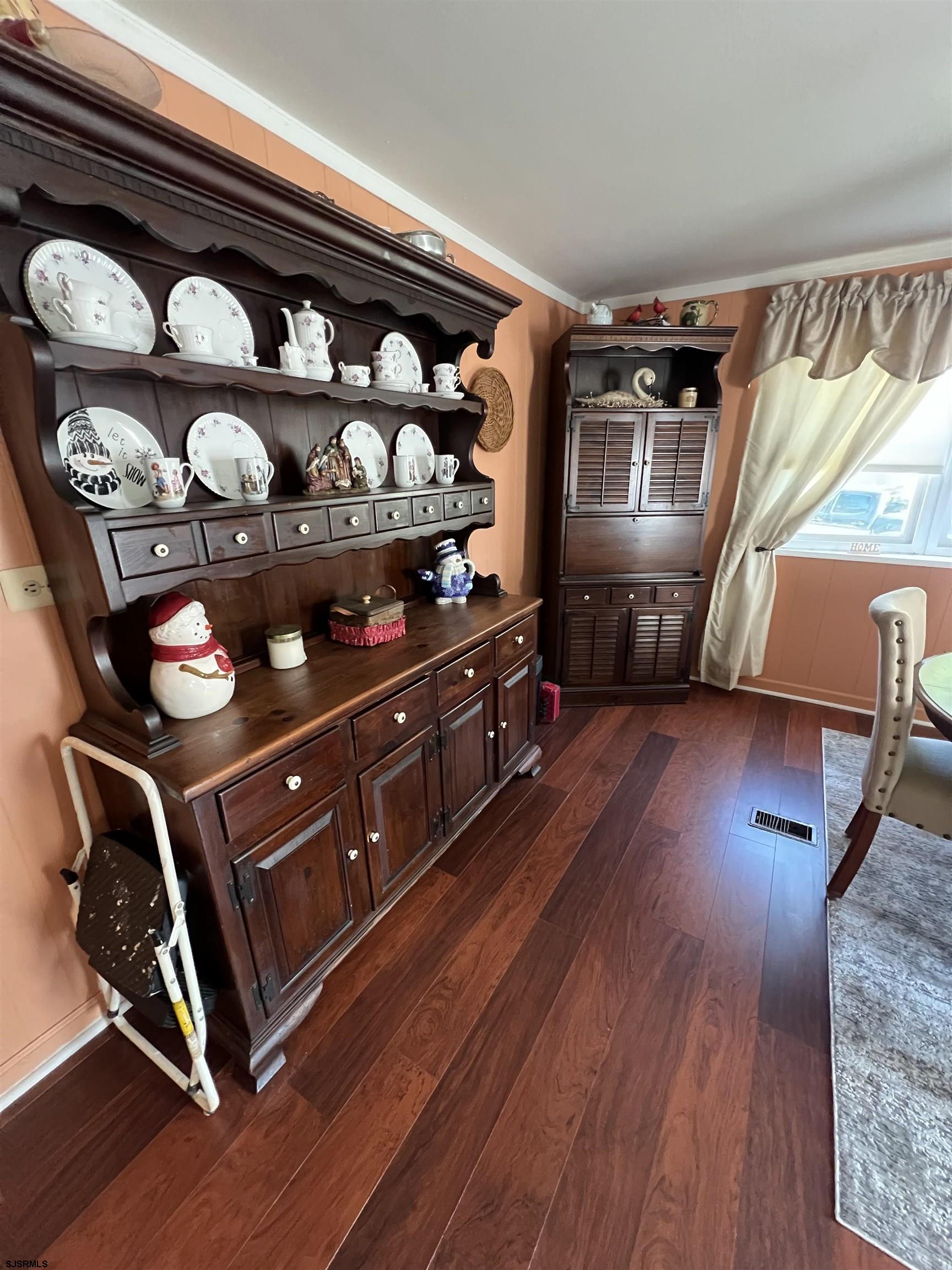 124 Amherst Dr Dr