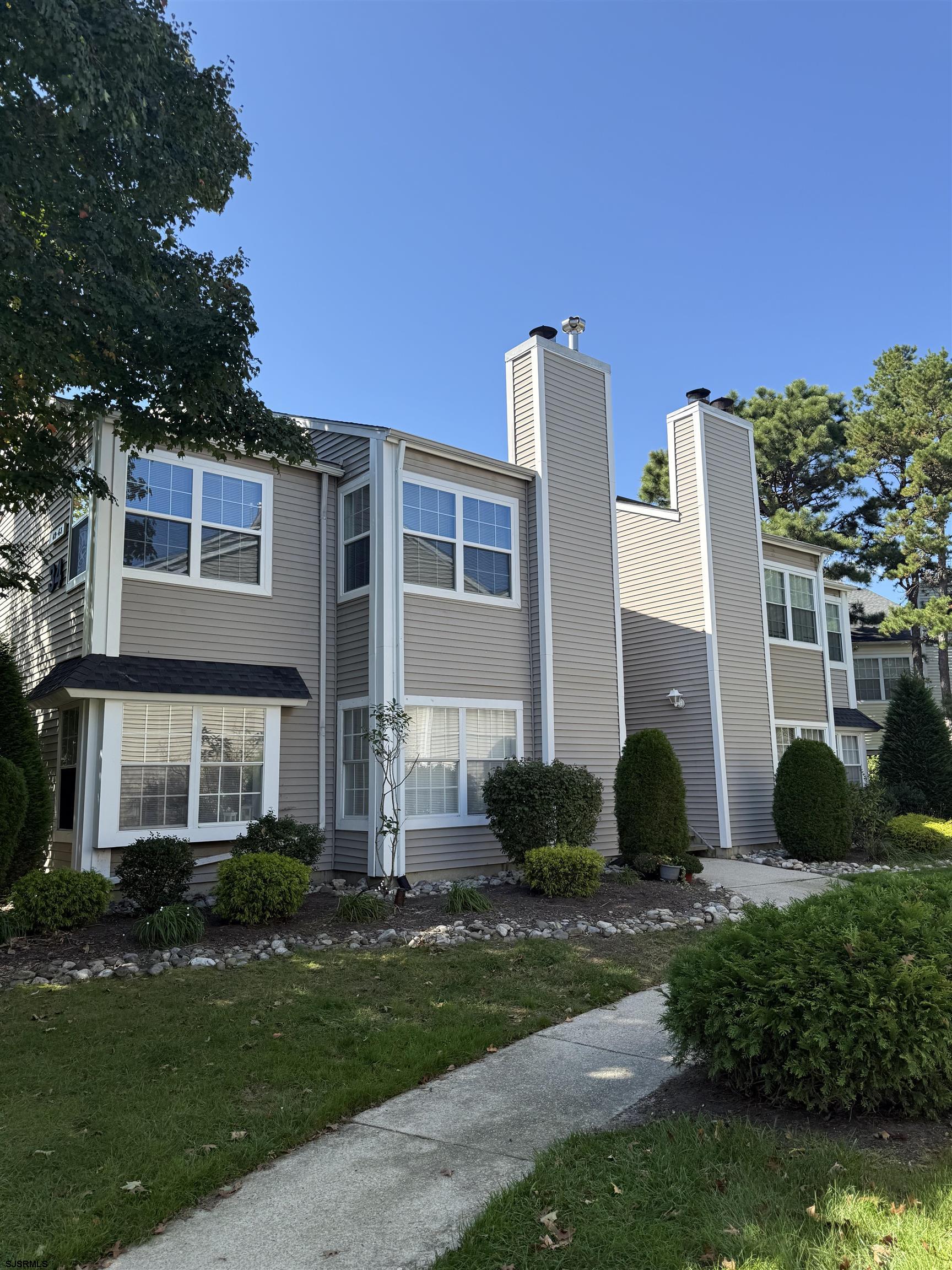 55 Driftwood Ct - Picture 2