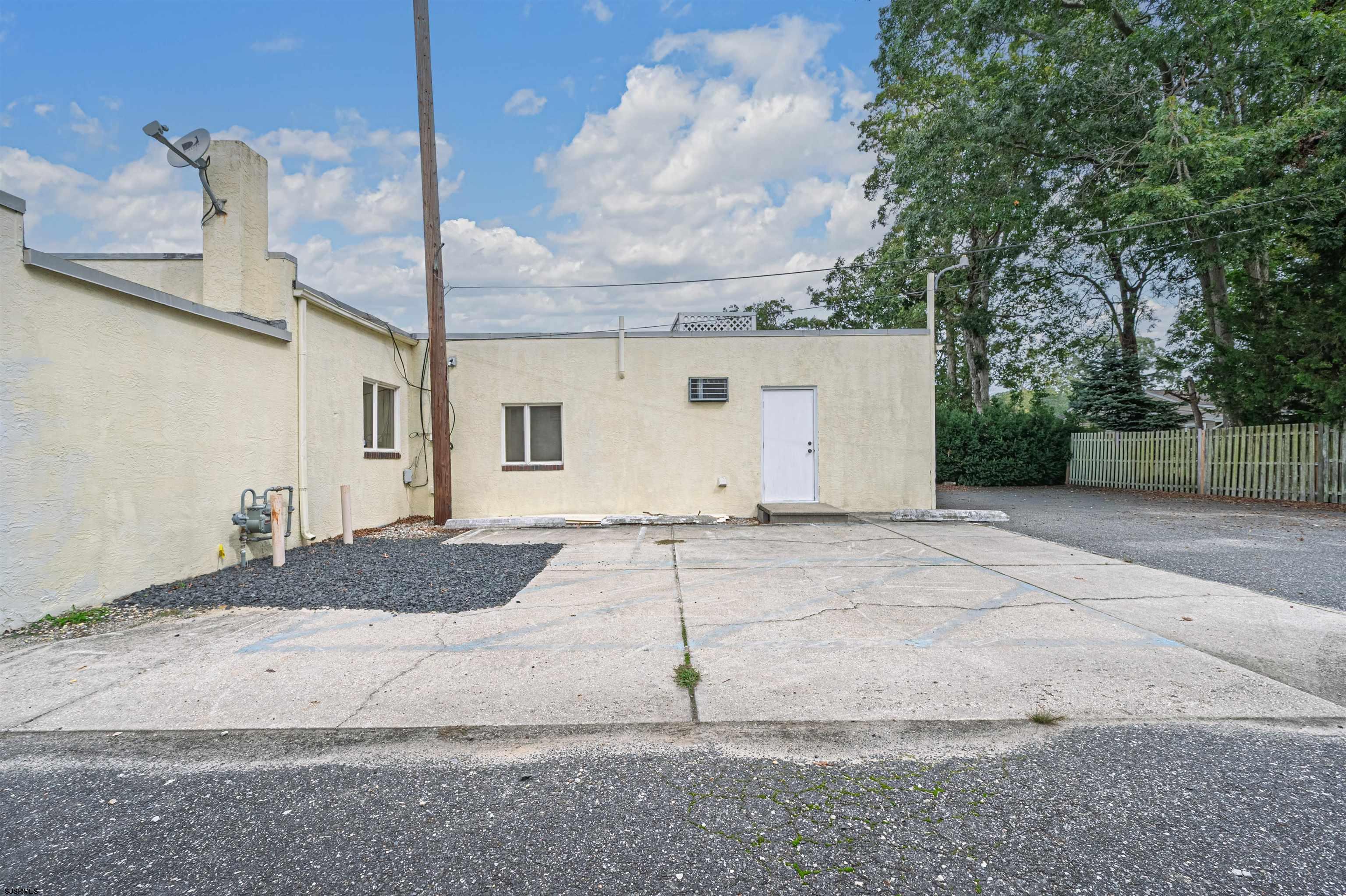2406 New Rd - Picture 2