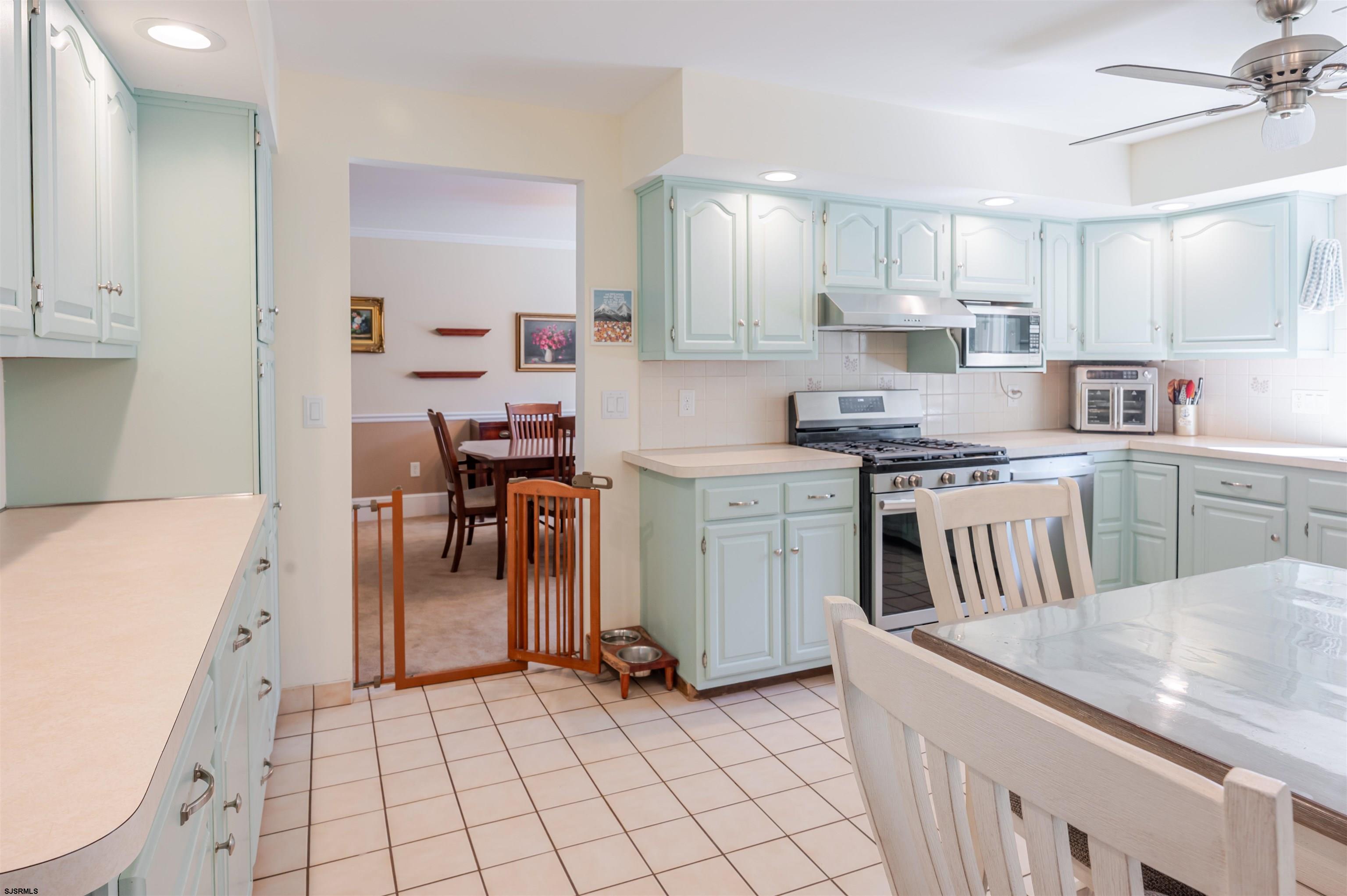 100 E Rosedale Avenue