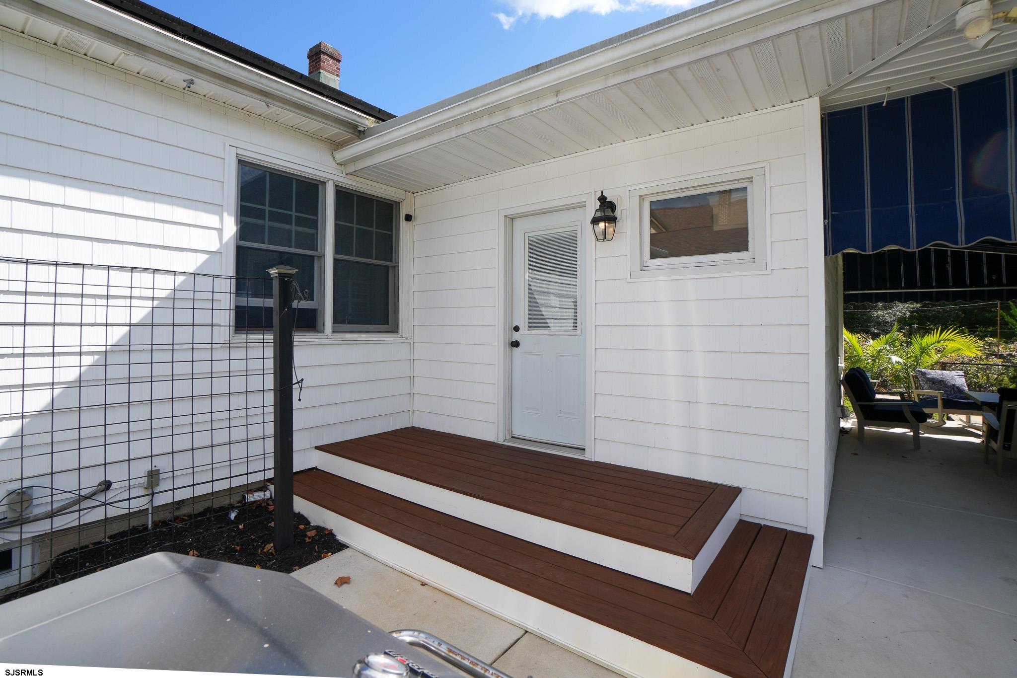 100 E Rosedale Avenue