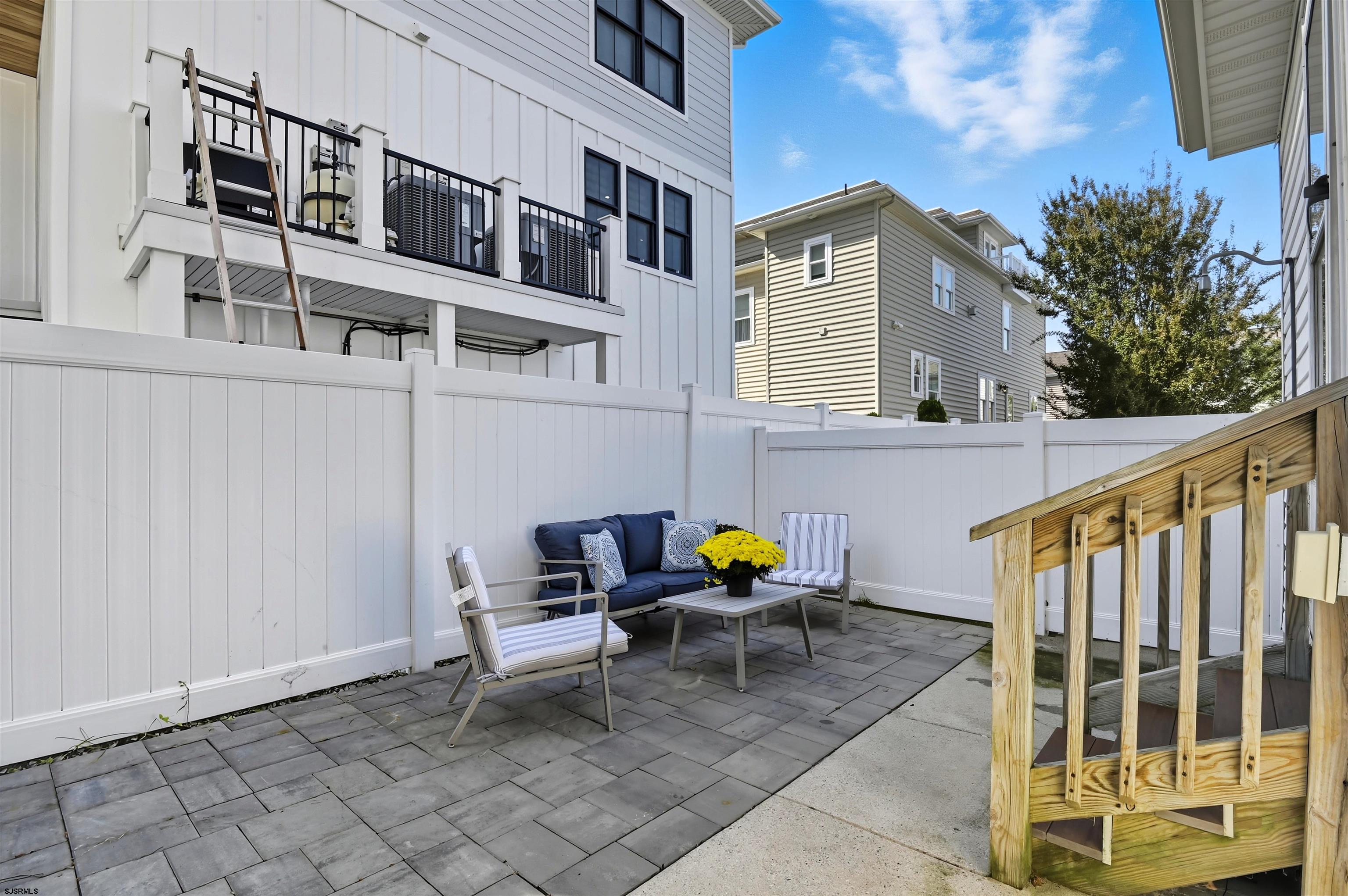 22 N Coolidge Avenue