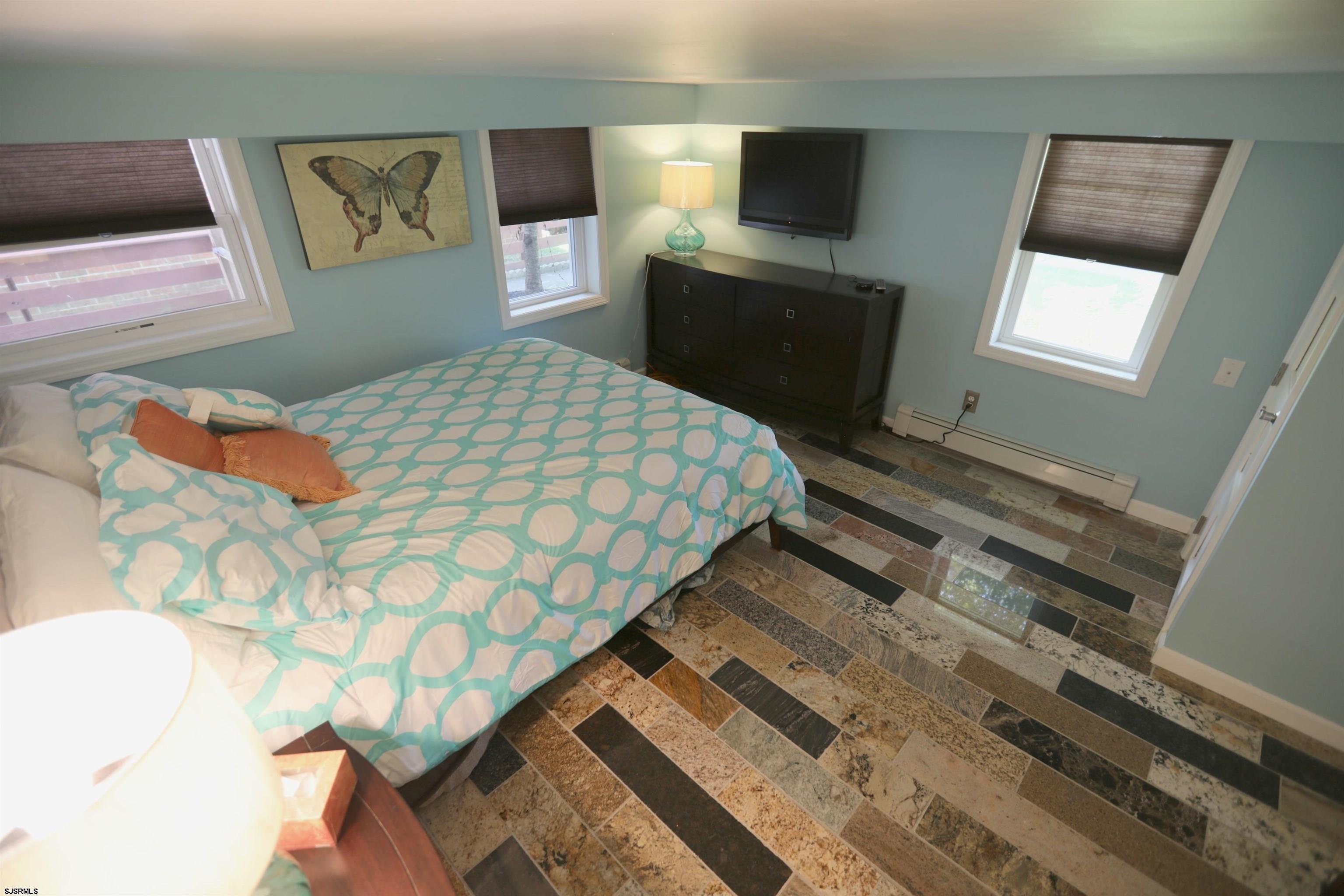 26 N Richards Avenue