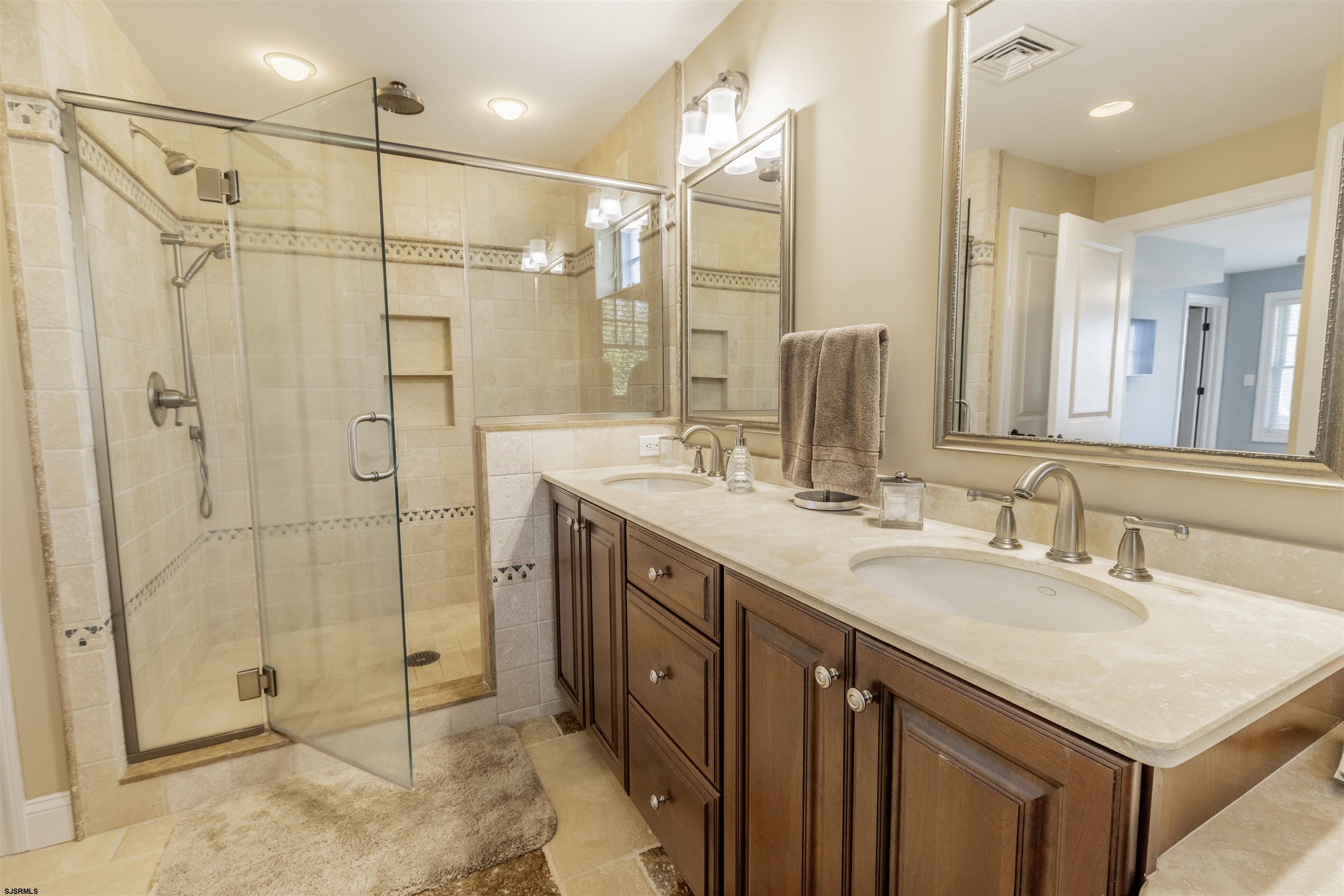 38 N Gladstone Avenue