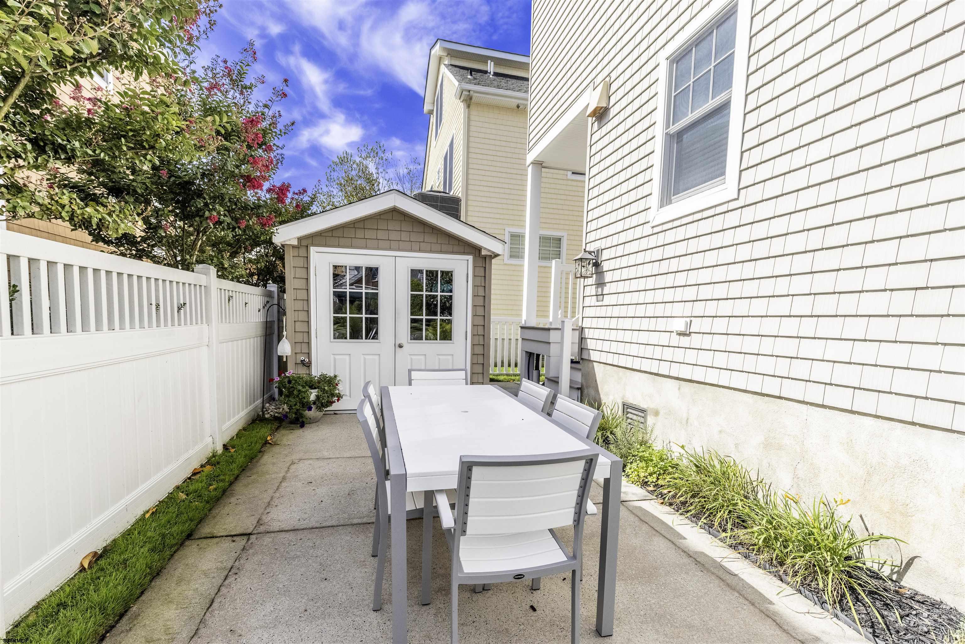 38 N Gladstone Avenue