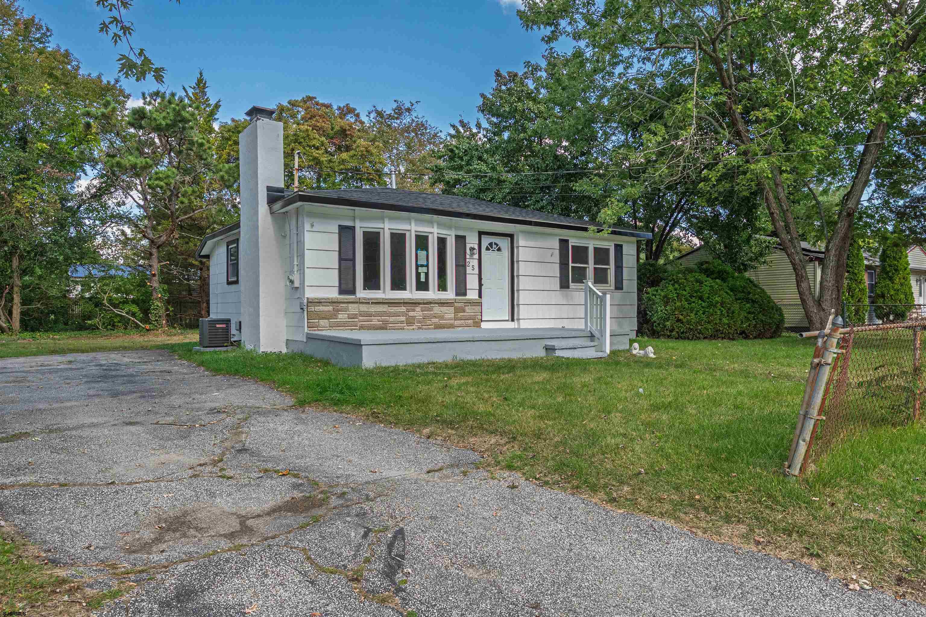 25 Robin Road - Picture 1
