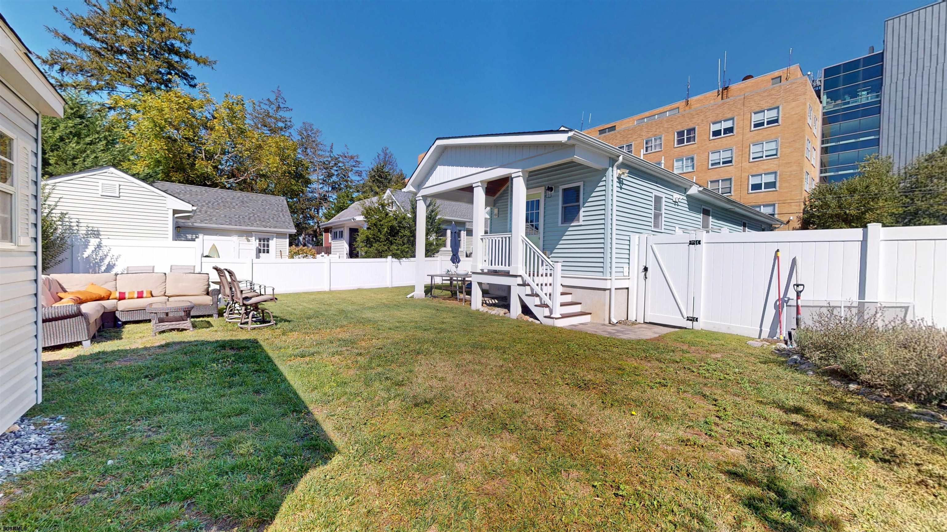 28 E New York Avenue