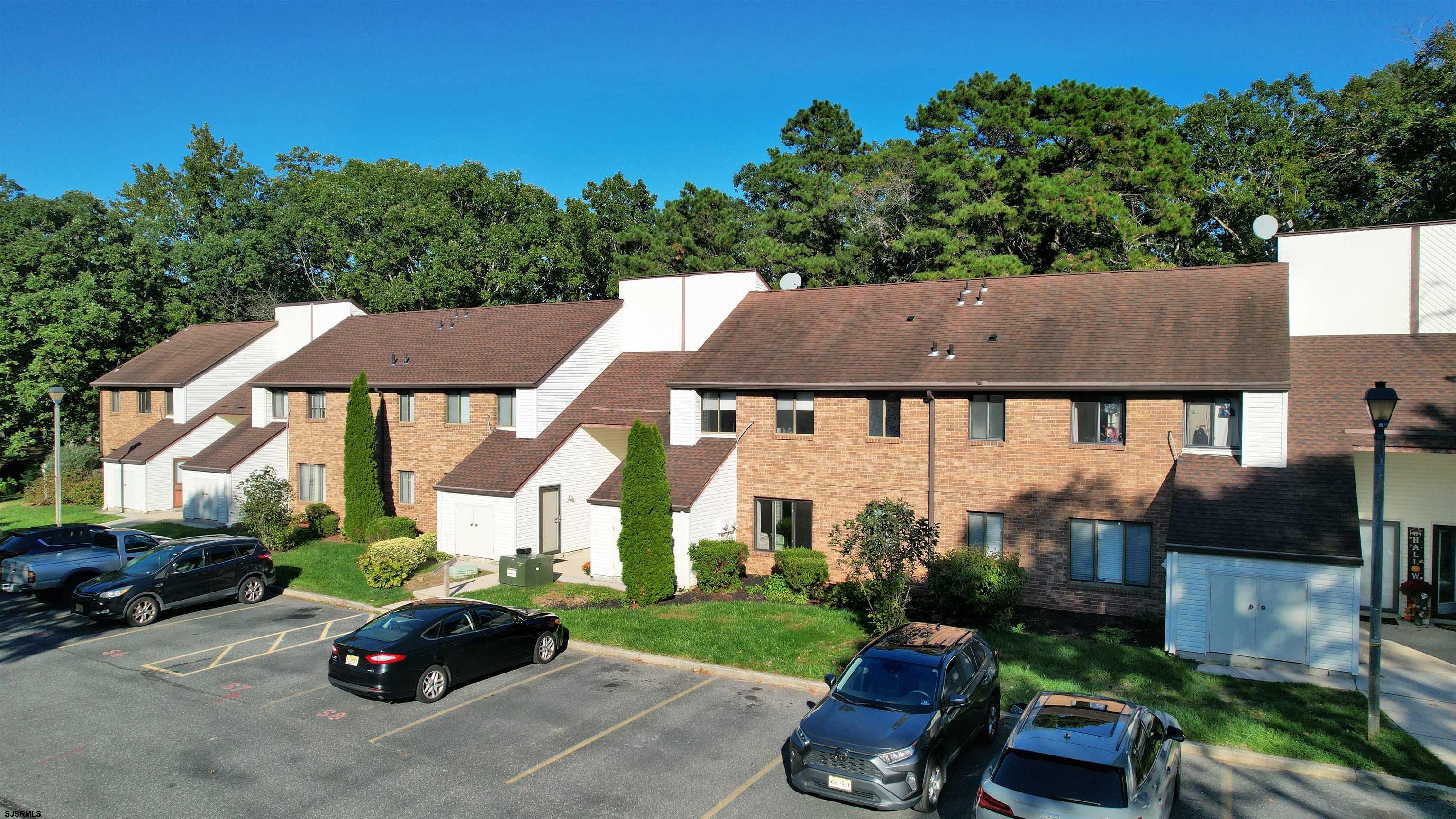 8 Country Spruce Ln